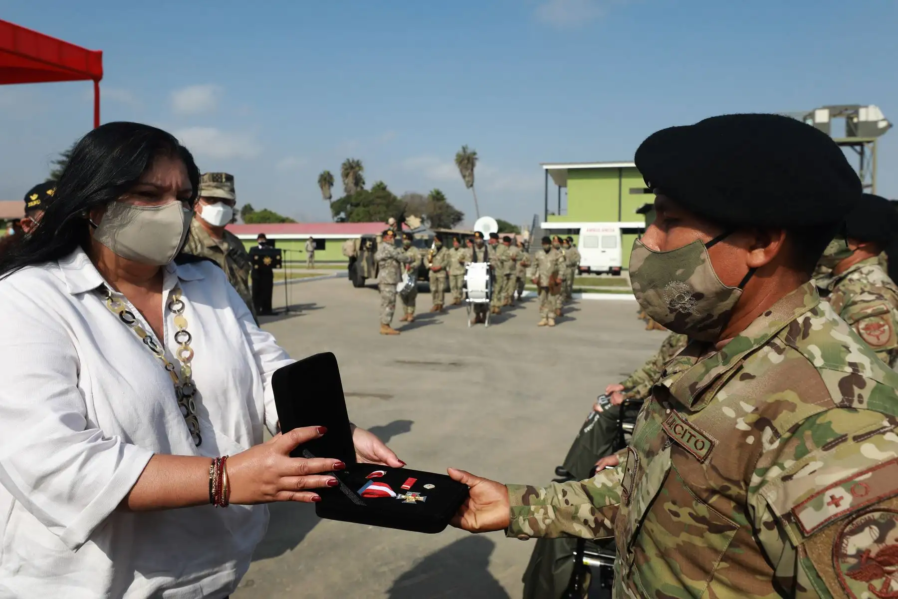 La ministra de Defensa, Nuria Esparch, participó en ceremonia de distinción a los valientes miembros de las Fuerzas Armadas que demostraron valor y sacrificio durante la operación Ojo de Águila. Foto: ANDINA/Mindef