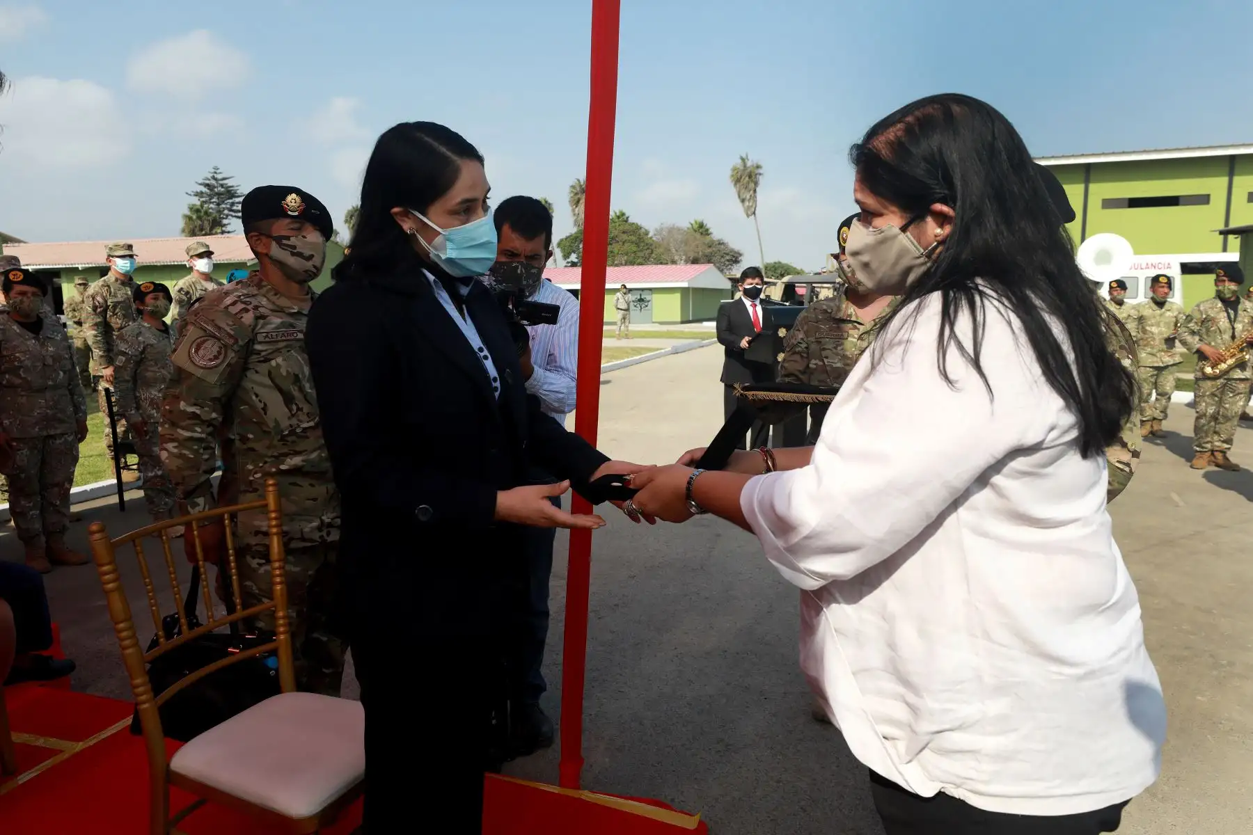 La ministra de Defensa, Nuria Esparch, participó en ceremonia de distinción a los valientes miembros de las Fuerzas Armadas que demostraron valor y sacrificio durante la operación Ojo de Águila. Foto: ANDINA/Mindef