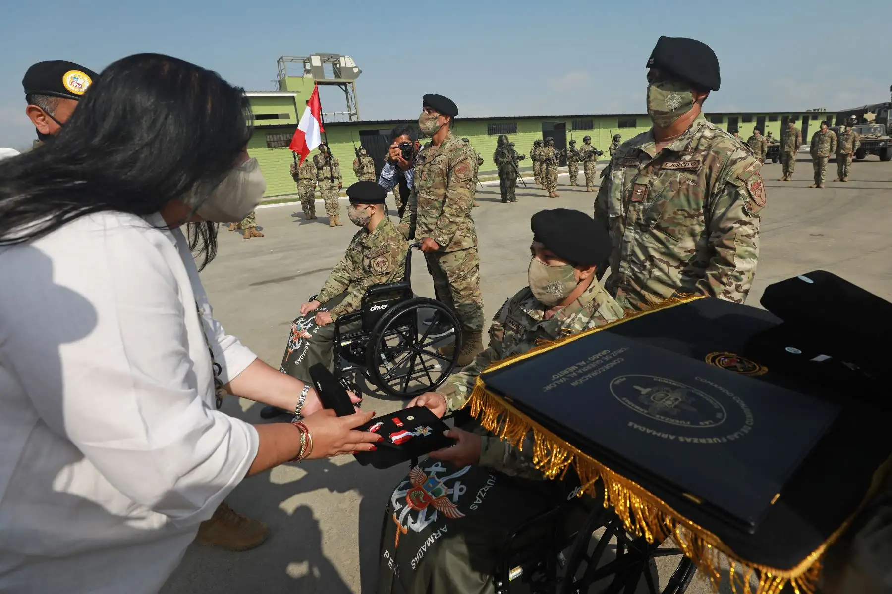 La ministra de Defensa, Nuria Esparch, participó en ceremonia de distinción a los valientes miembros de las Fuerzas Armadas que demostraron valor y sacrificio durante la operación Ojo de Águila. Foto: ANDINA/Mindef