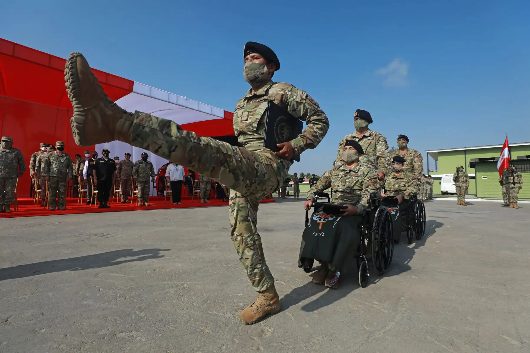 La ministra de Defensa, Nuria Esparch, participó en ceremonia de distinción a los valientes miembros de las Fuerzas Armadas que demostraron valor y sacrificio durante la operación Ojo de Águila. Foto: ANDINA/Mindef