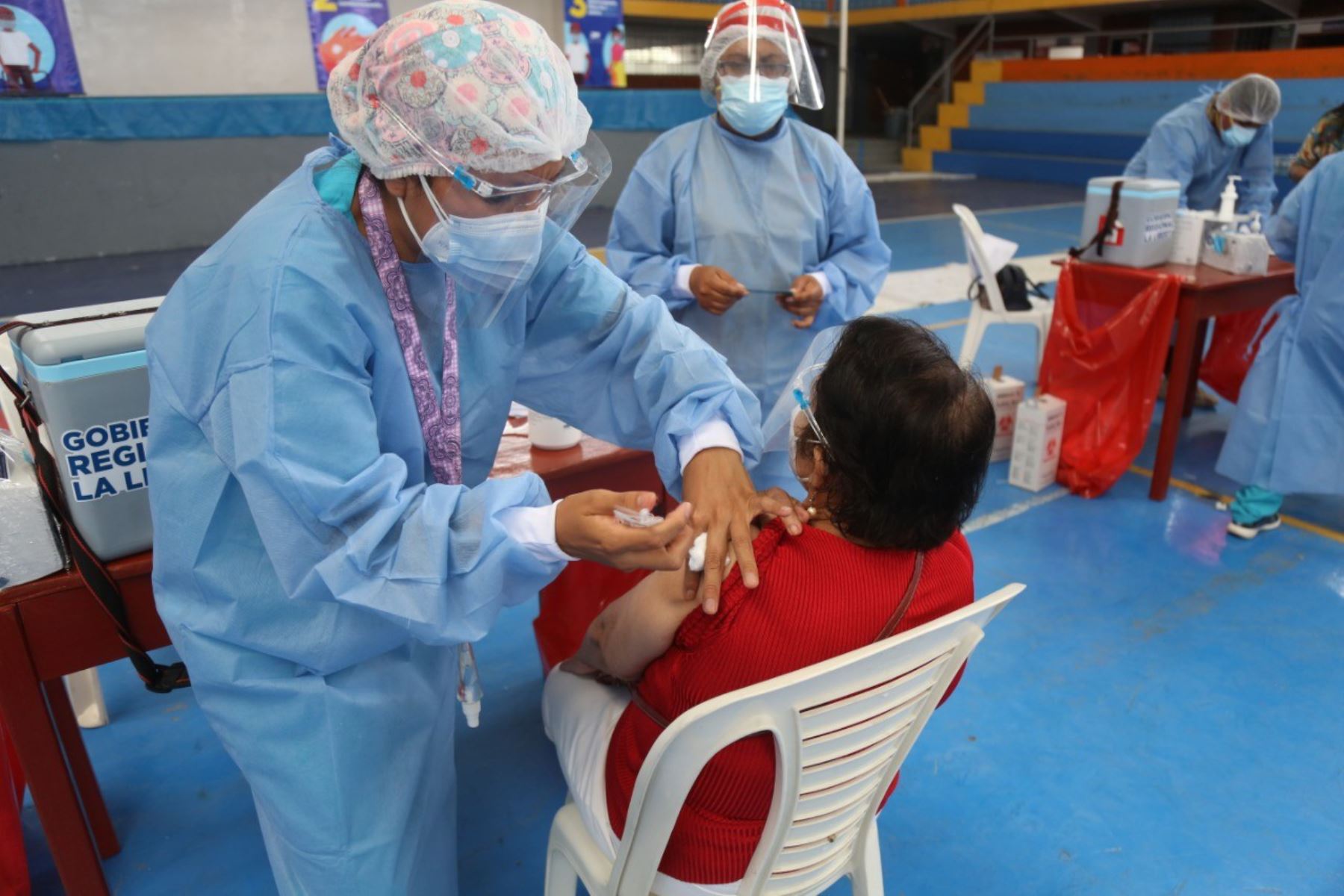 Vacunación de adultos mayores en la región La Libertad. Foto: ANDINA/Difusión