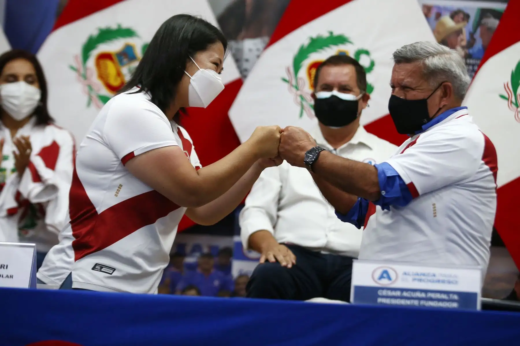 El encuentro de Fujimori y Acuña tuvo lugar en el local limeño del partido APP.  Foto: ANDINA/Vidal Tarqui.