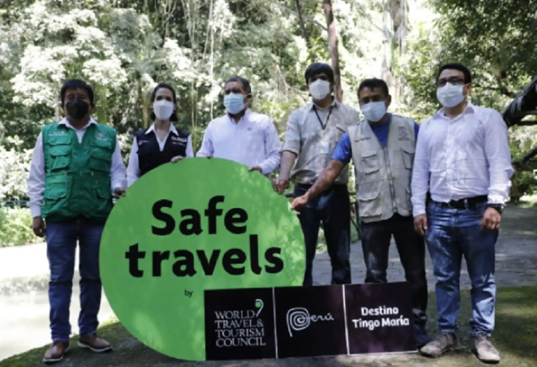 La ministra de Comercio Exterior y Turismo, Claudia Cornejo, entregó hoy el sello internacional Safe Travels al destino turístico Tingo María, en la región Huánuco. Con ello, este importante atractivo, de la zona central del Perú, se prepara para recibir a los visitantes.
