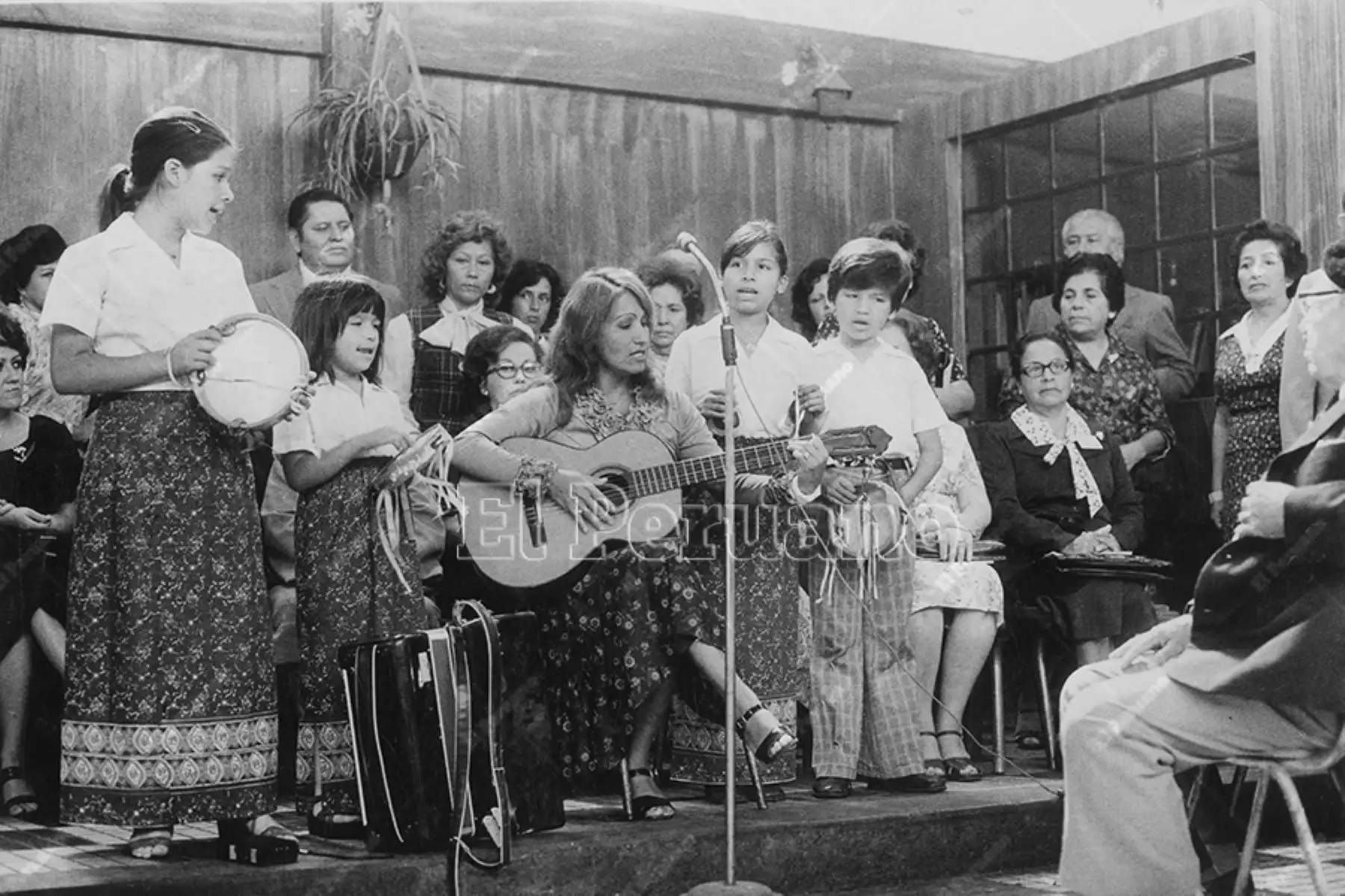 Lima - 6 mayo 1979 / Coro infantil anima  la celebración del Día de la Madre. Foto: Archivo Histórico de El Peruano
