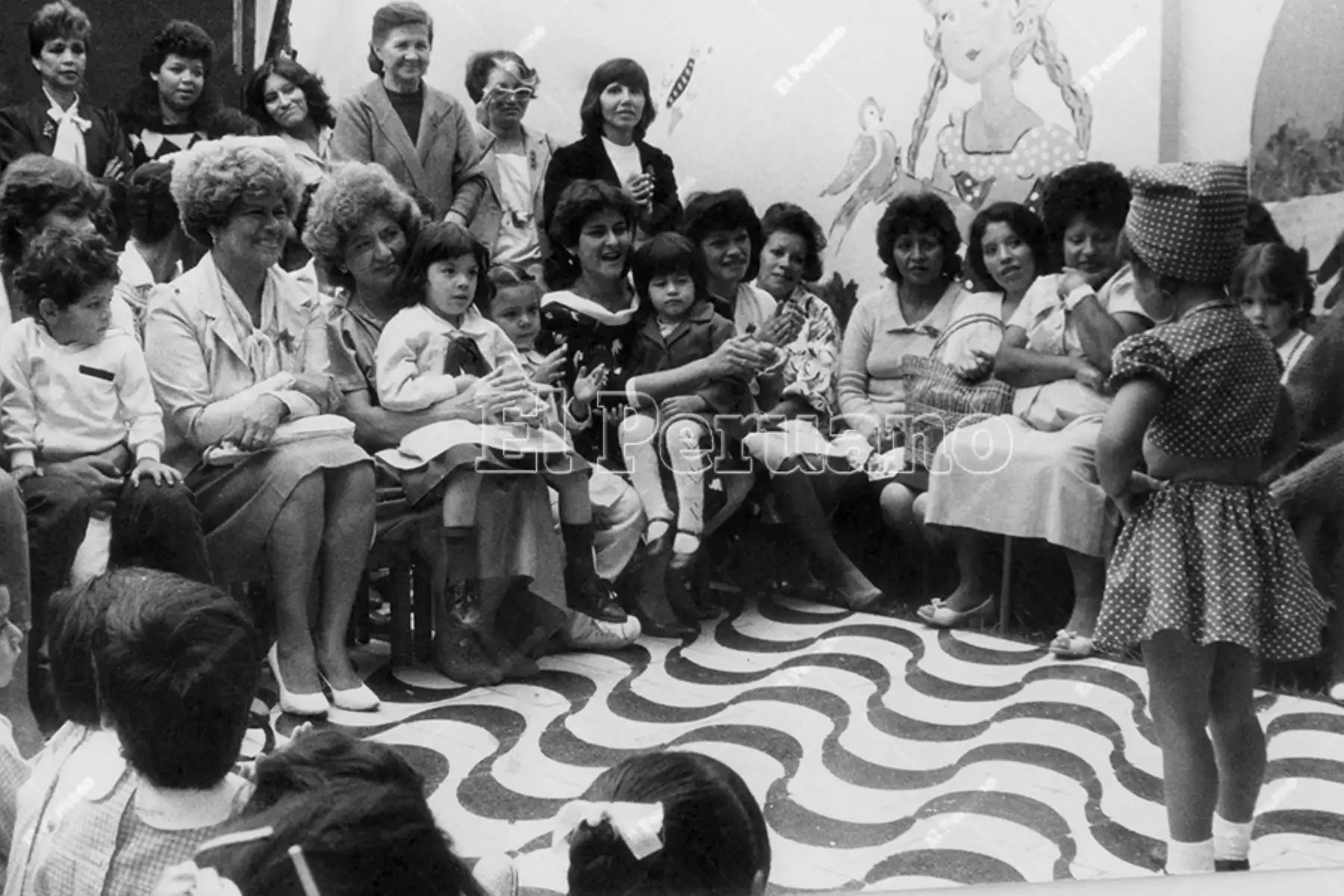 Lima - 8 de mayo 1986 / Celebración del Día de la Madre en un centro  de educación inicial. Foto: Archivo Histórico de El Peruano / Manuel Cahua