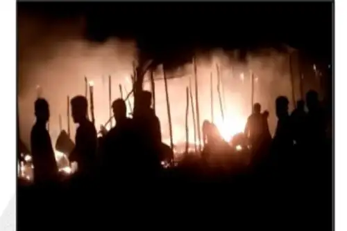 Personal de la Compañía de Bomberos Catacaos N° 40 extinguió el incendio que se desató anoche.