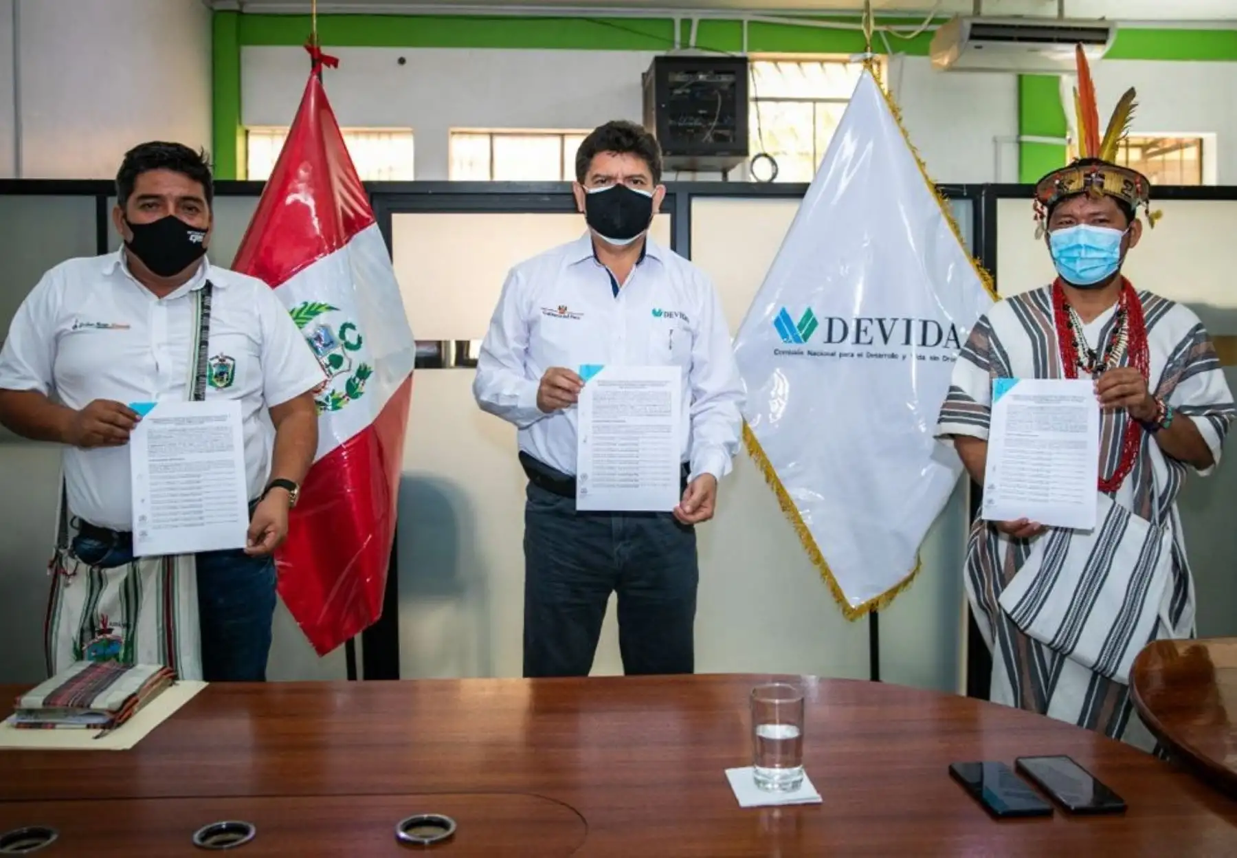 Devida, la Municipalidad de Río Tambo y organizaciones indígenas de ese distrito, ubicado en la provincia de Satipo, en Junín, firmaron una adenda para financiar proyectos para impulsar los cultivos de cacao y café. ​ANDINA/Difusió