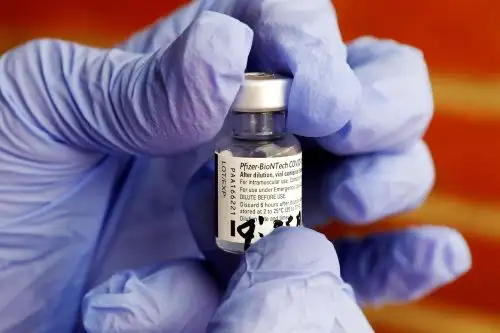 Farmacéutica china producirá 1.000 millones de dosis de vacuna de Pfizer.