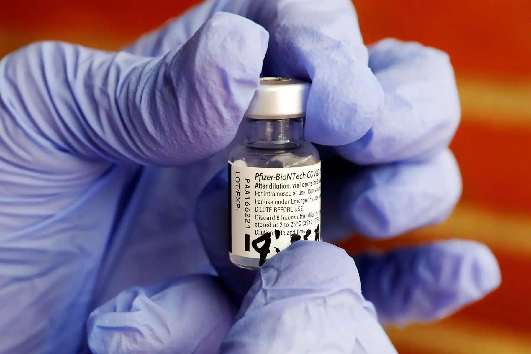 Farmacéutica china producirá 1.000 millones de dosis de vacuna de Pfizer.