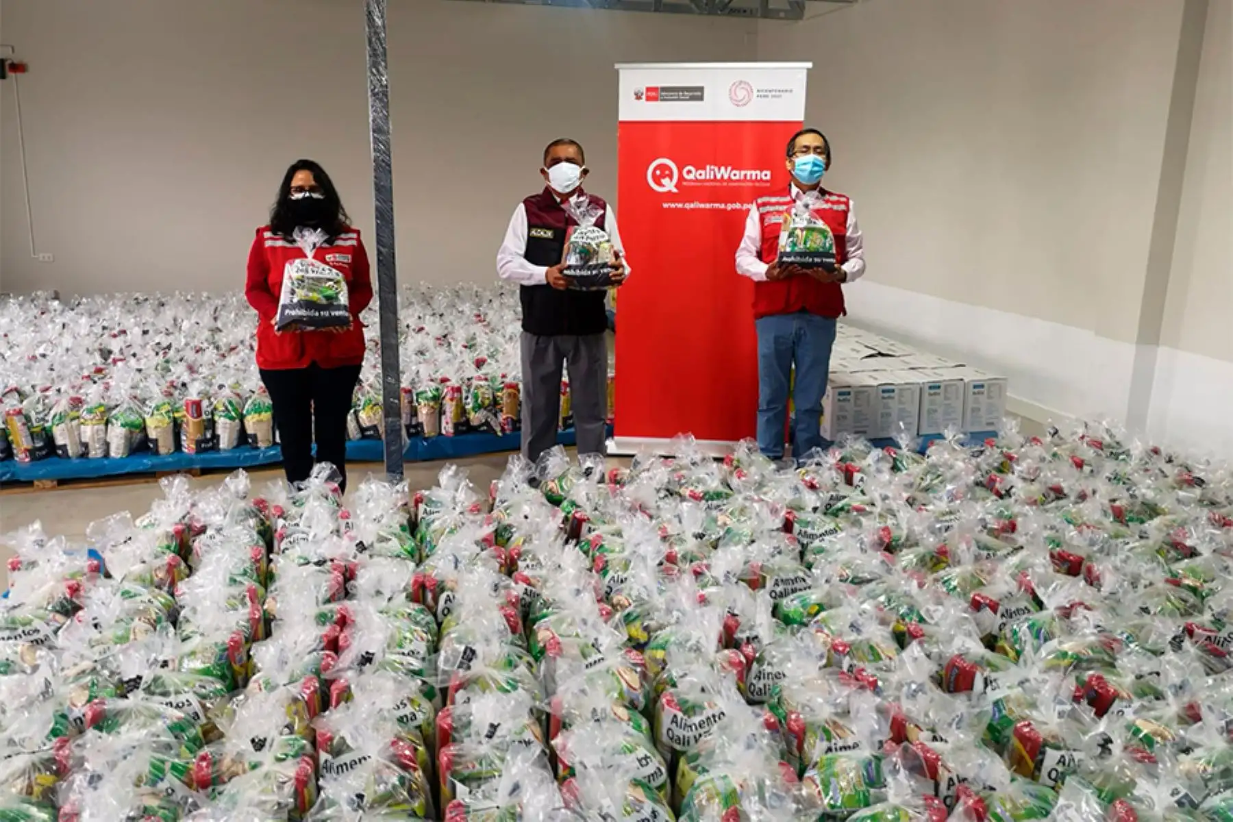 Conservas de pollo, leche, aceite vegetal y hojuelas de avena con quinua son algunos de los productos que el concejo repartirá a más de 1200 personas vulnerables. Foto: ANDINA/Midis
