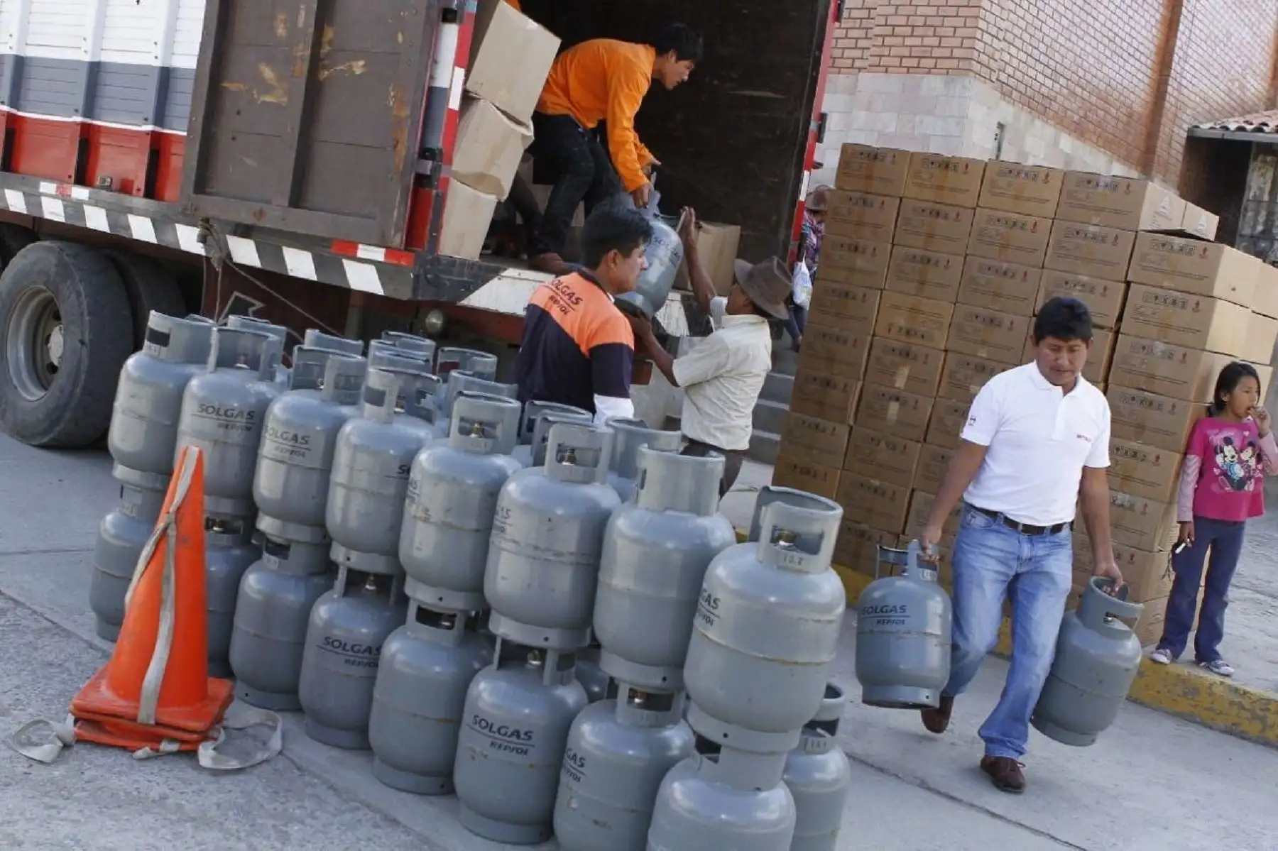 El objetivo es llegar con un gas barato a los lugares distantes, dijo el titular del sector. Foto: ANDINA/Difusión.