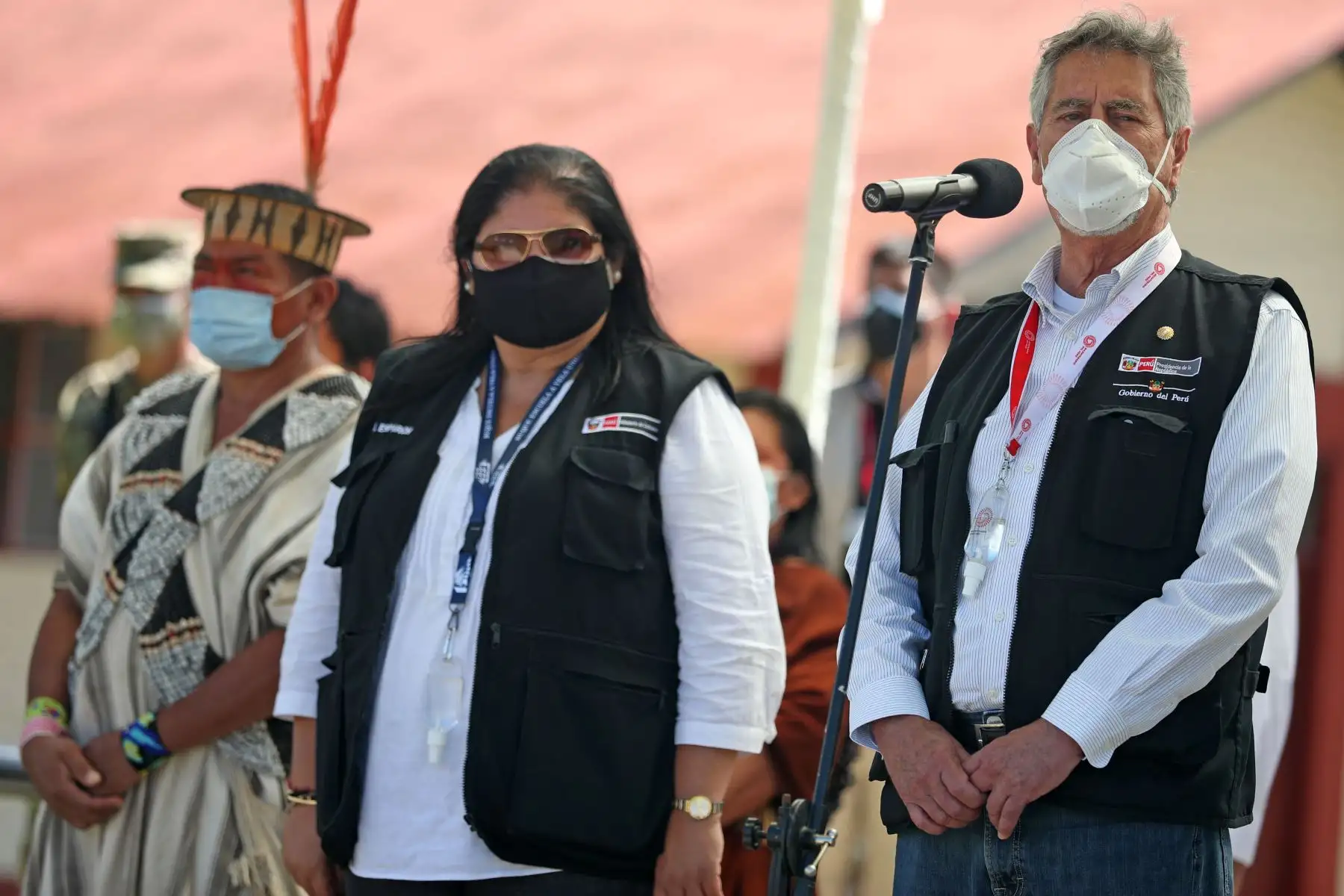 El presidente de la República, Francisco Sagasti, junto a la ministra de Defensa, Nuria Esparch, visita el Comando Especial - Valle de los Ríos Apurímac, Ene y Mantaro (CE-VRAEM) y supervisó el proceso de vacunación contra la covid-19.
Foto: ANDINA/Prensa Presidencia