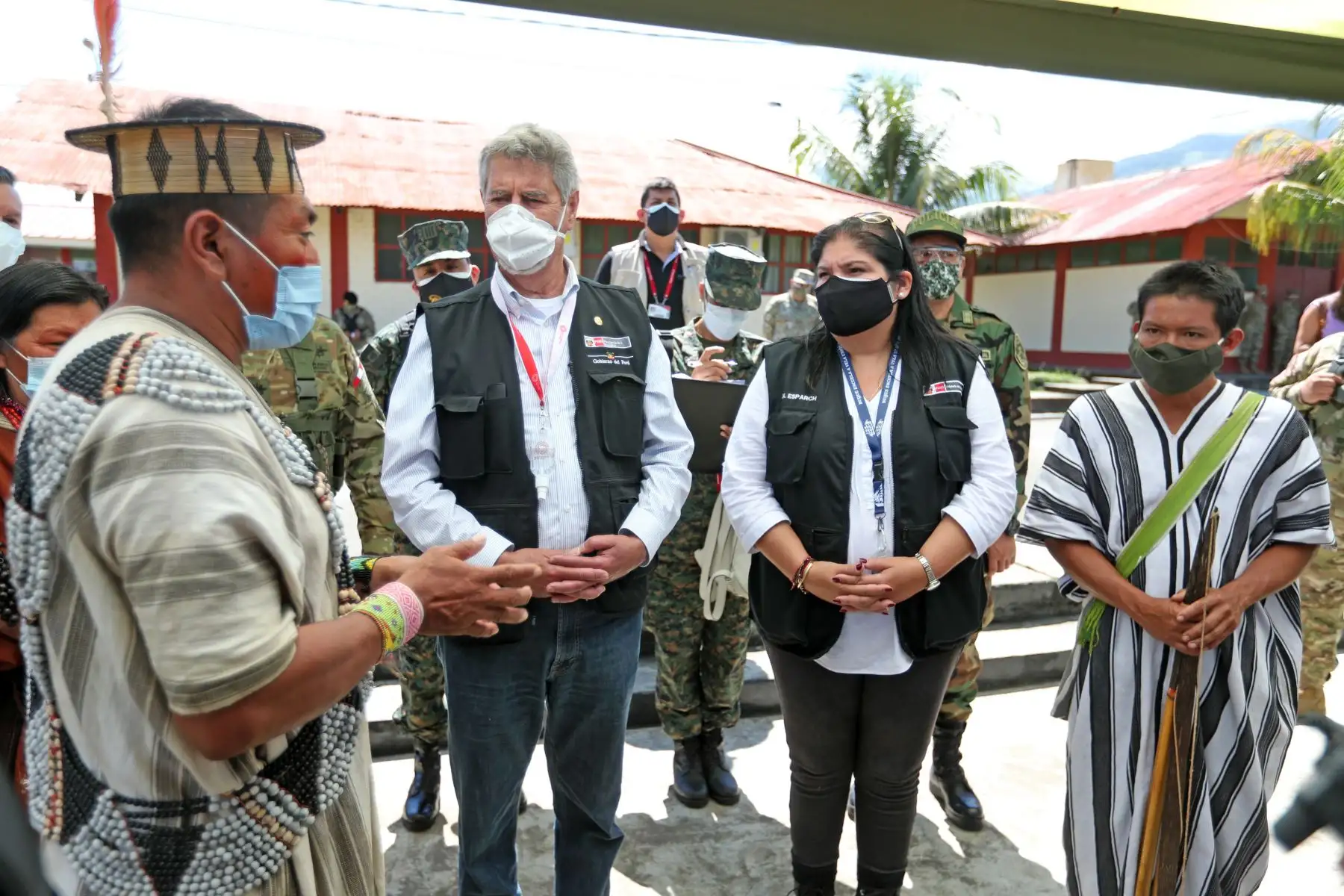 El presidente de la República, Francisco Sagasti, junto a la ministra de Defensa, Nuria Esparch, visita el Comando Especial - Valle de los Ríos Apurímac, Ene y Mantaro (CE-VRAEM) y supervisó el proceso de vacunación contra la covid-19.
Foto: ANDINA/Prensa Presidencia