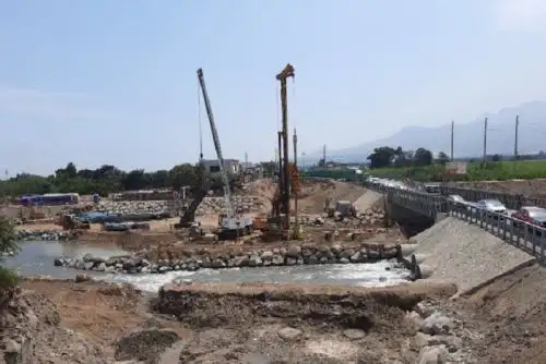 A la fecha se han colocado 23 pilotes de más de 20 metros de profundidad cada uno, de un total de 32 que contempla el proyecto.