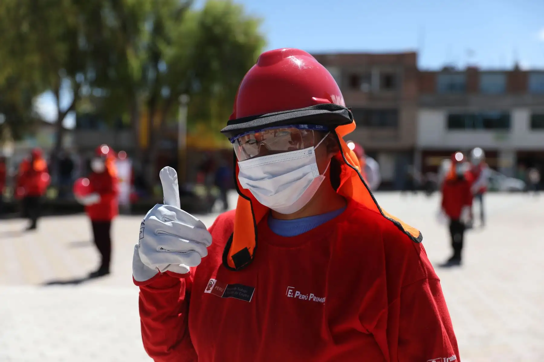 El ministro de Cultura, Alejandro Neyra Sánchez y el ministro de Trabajo y Promoción del Empleo, Javier Palacios, participaron esta mañana en la ceremonia simbólica de inicios de labores en el marco del programa "Trabaja Perú", que se desarrollará en el distrito de Marco, provincia de Jauja, en la región de Junín. Foto: ANDINA/ MTPE