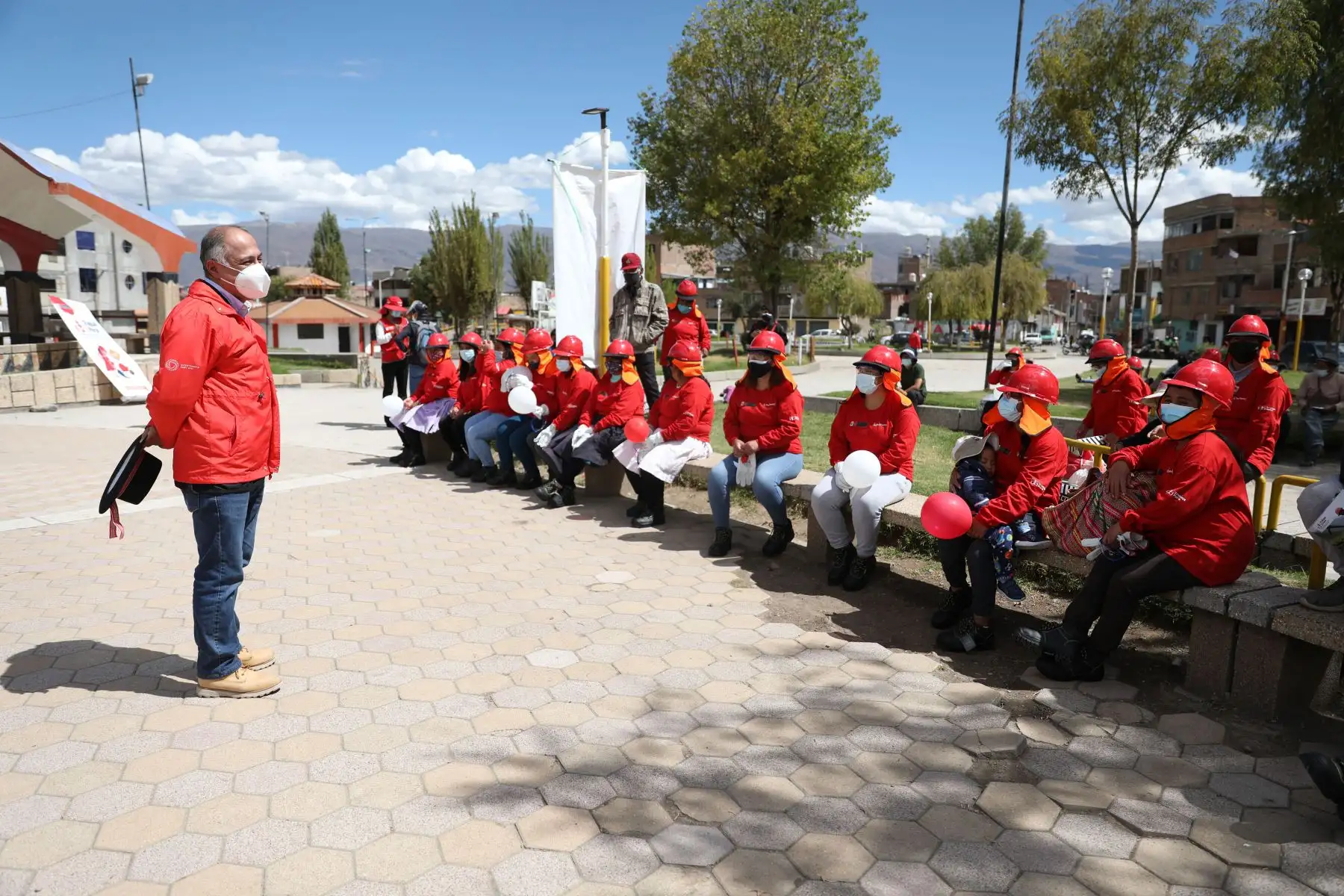 El ministro de Cultura, Alejandro Neyra Sánchez y el ministro de Trabajo y Promoción del Empleo, Javier Palacios, participaron esta mañana en la ceremonia simbólica de inicios de labores en el marco del programa "Trabaja Perú", que se desarrollará en el distrito de Marco, provincia de Jauja, en la región de Junín. Foto: ANDINA/ MTPE