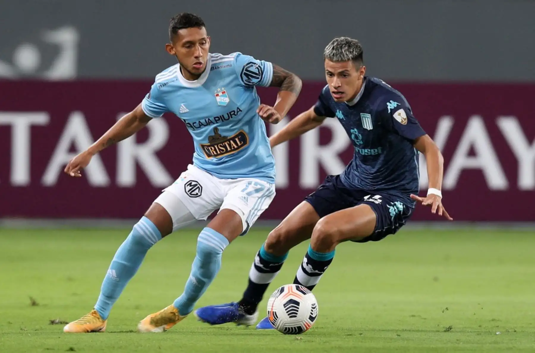 El delantero Christofer Gonzales  de Sporting Cristal  Foto: AFP