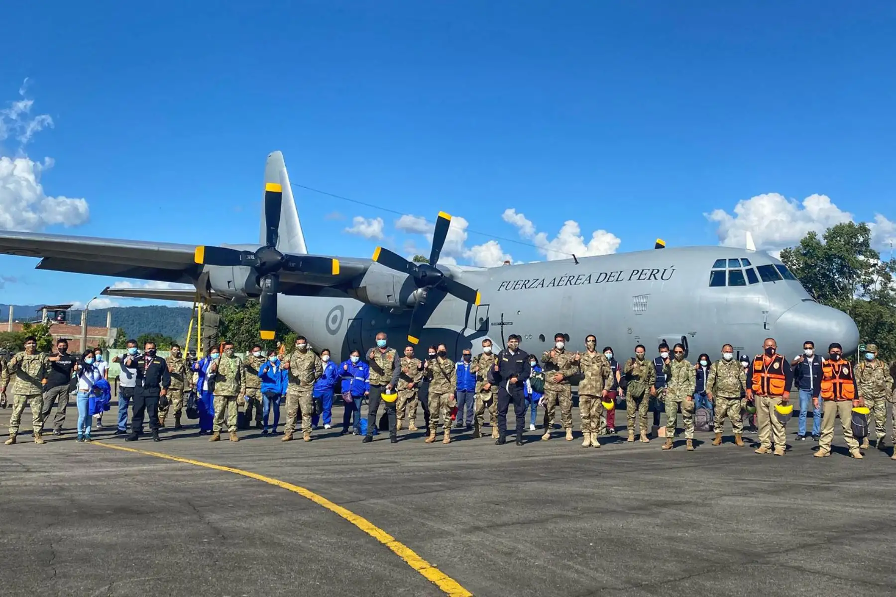 Ministerio de Salud, EsSalud, Indeci , FF.AA y Policía Nacional  en trabajo conjunto llegan a Mazamari  para  atender a más de 10 mil pobladores de las comunidades nativas de Junín y Cusco.
Foto: @CCFFAA_PERU