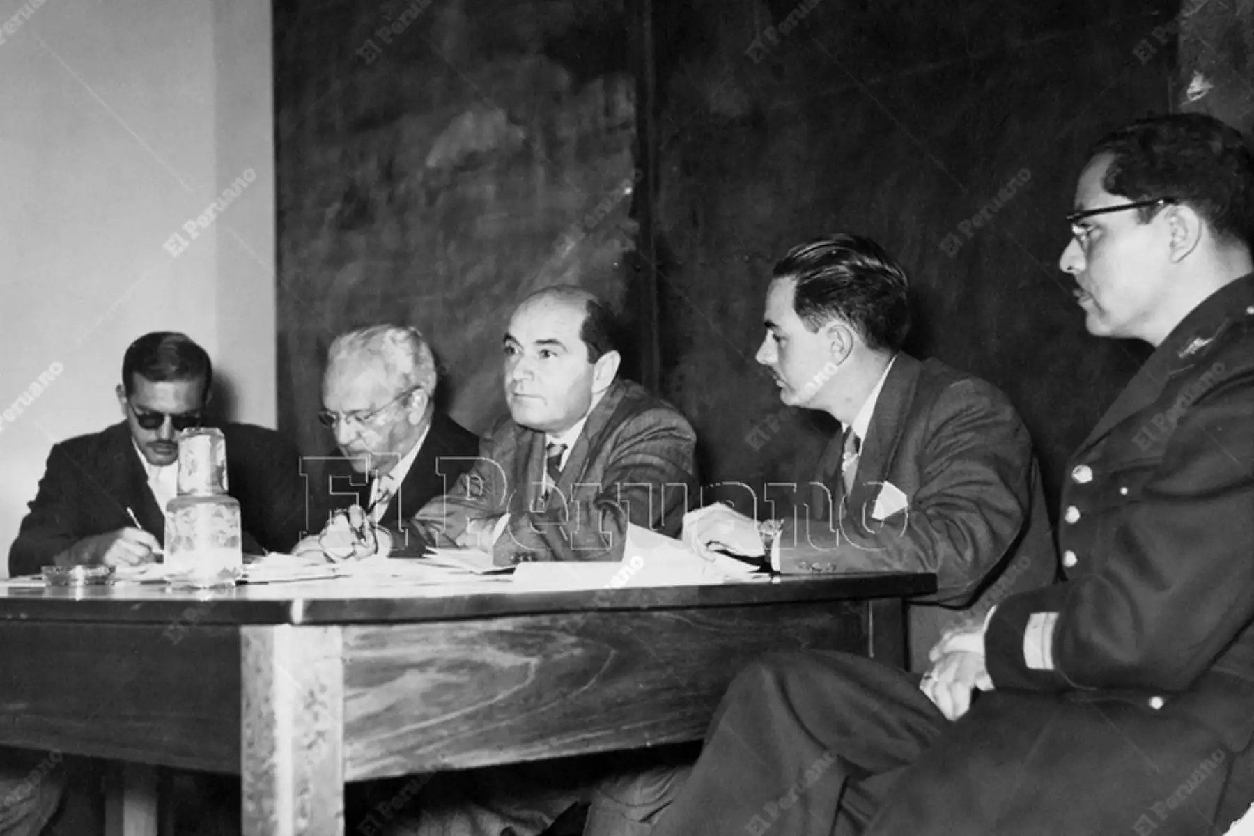 Jorge Basadre ingresó a San Marcos en 1919 y se doctoró en Letras y Derecho. En 1928 inició su carrera docente dictando el curso de Historia del Perú. Fue director de la Biblioteca Central de San Marcos, de la Biblioteca Nacional del Perú y ministro de Educación. Es autor de la obra monumental Historia de la República del Perú. Foto: Archivo Histórico de El Peruano (Lima, 1954)