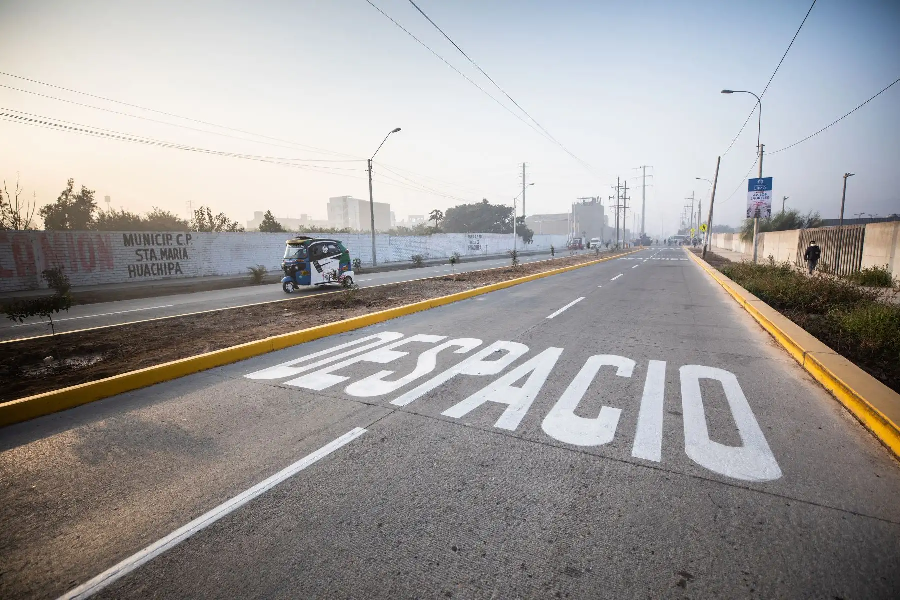 El alcalde de Lima, Jorge Muñoz, entrega nuevas pistas y veredas en la Quinta Avenida y Av. Los Laureles, en Lurigancho-Chosica. Las obras de mejoramiento se ejecutaron a lo largo de 3.2 km de las vías y beneficiarán directamente a 27,000 vecinos. Foto: ANDINA/Municipalidad de Lima