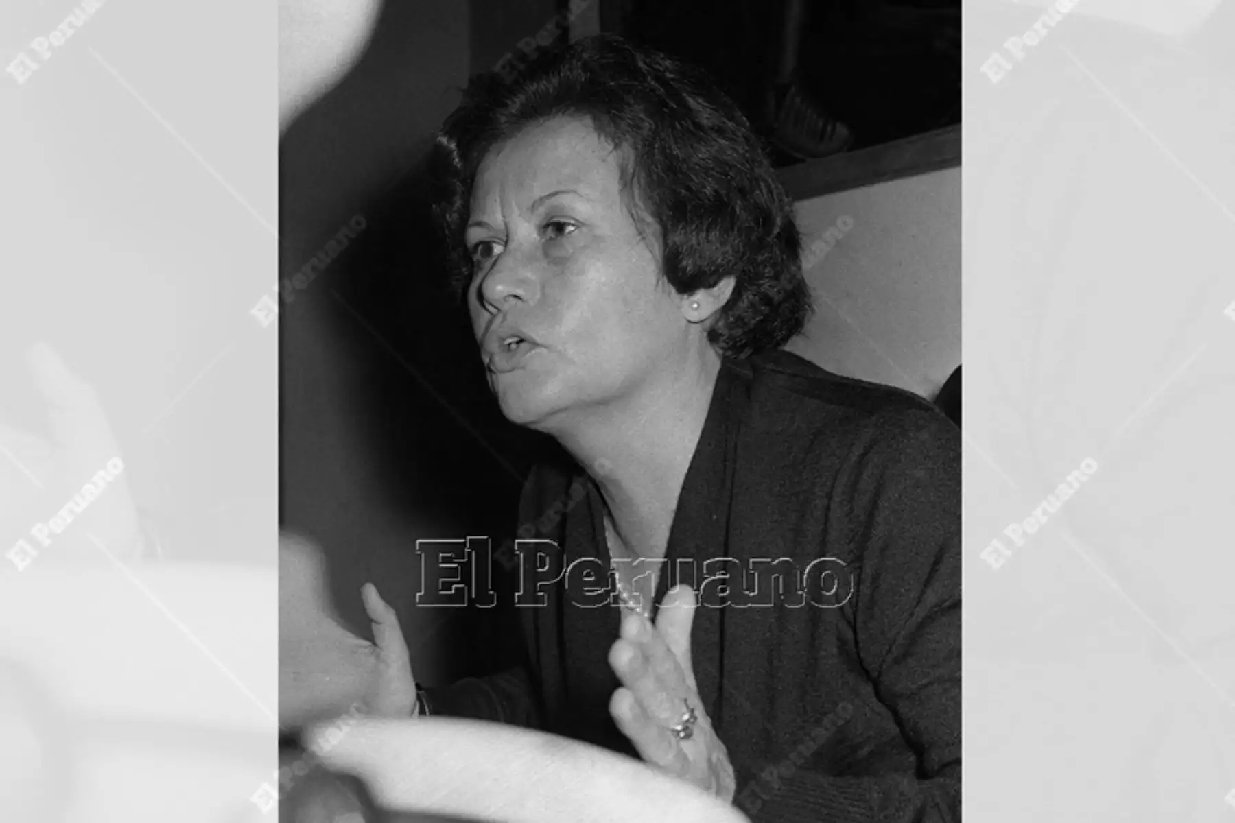 Martha Hildebrandt estudio en la Facultad de Letras. Ejerció en San Marcos la cátedra de Fonética General y Española desde 1947 y dirigió el departamento de Lingüística y Filología. Fue directora del Instituto Nacional de Cultura y presidenta del Congreso de la República. Foto: Archivo Histórico de El Peruano (Lima, 1975)