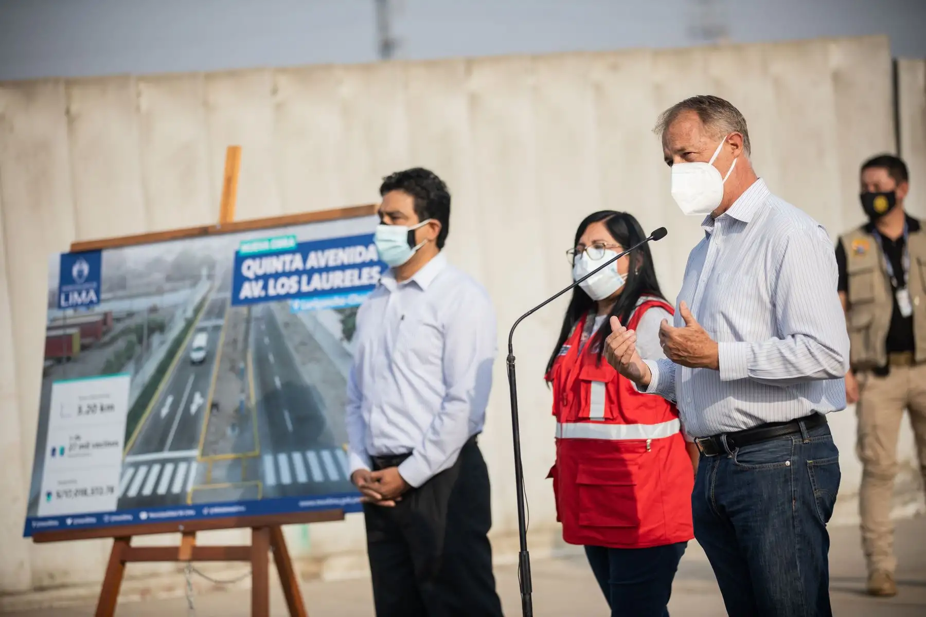 El alcalde de Lima, Jorge Muñoz, entrega nuevas pistas y veredas en la Quinta Avenida y Av. Los Laureles, en Lurigancho-Chosica. Las obras de mejoramiento se ejecutaron a lo largo de 3.2 km de las vías y beneficiarán directamente a 27,000 vecinos. Foto: ANDINA/Municipalidad de Lima