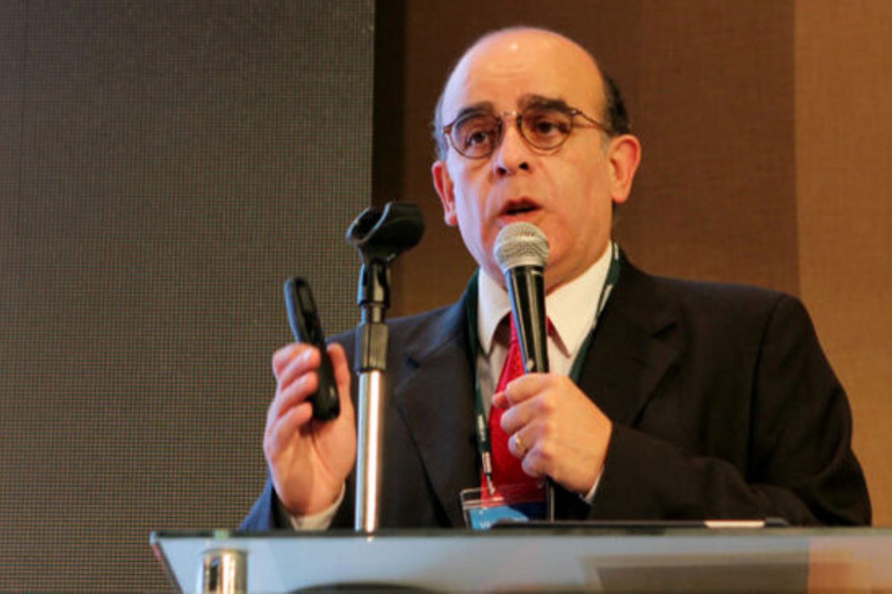 El viceministro de Gestión Ambiental, Mariano Castro, saludó la aprobación del proyecto de ley contra la contaminación lumínica.