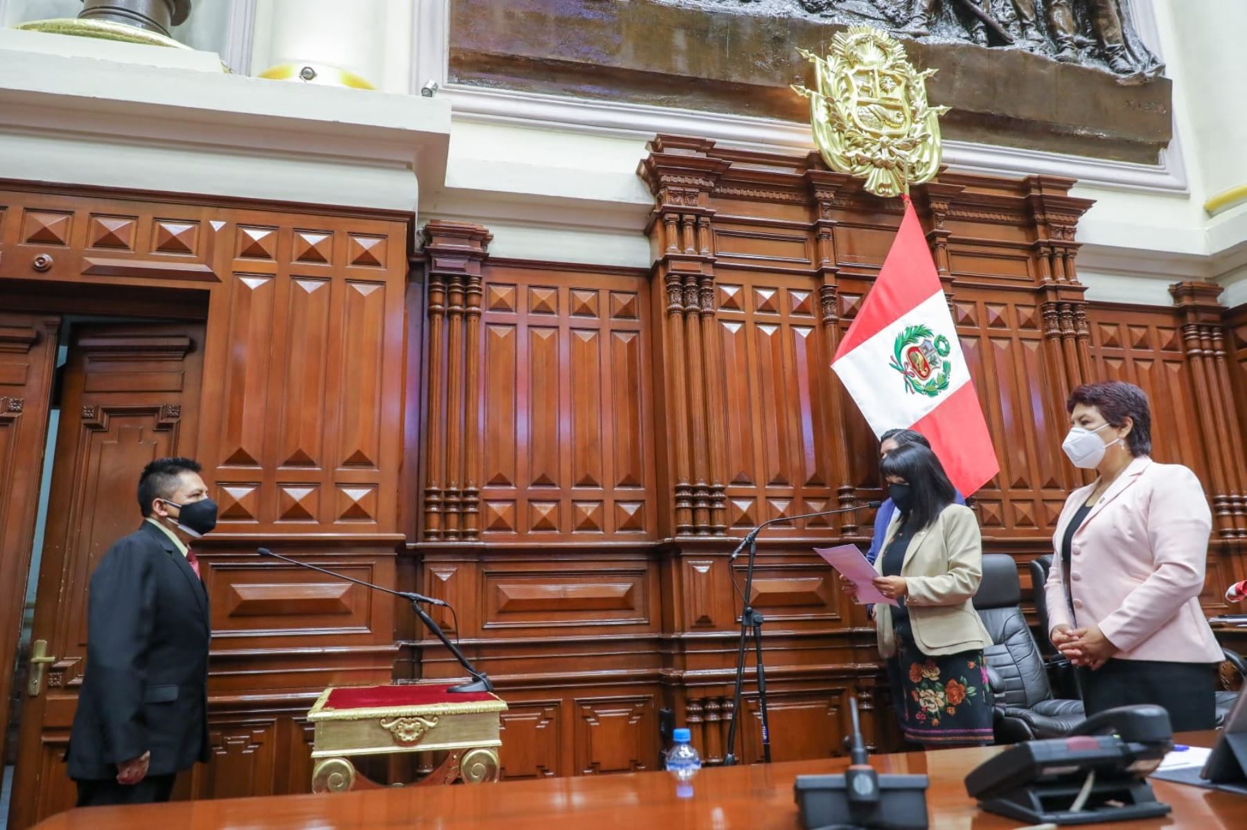 Héctor Jesús Arias Cáceres juró el cargo de congresista hoy.