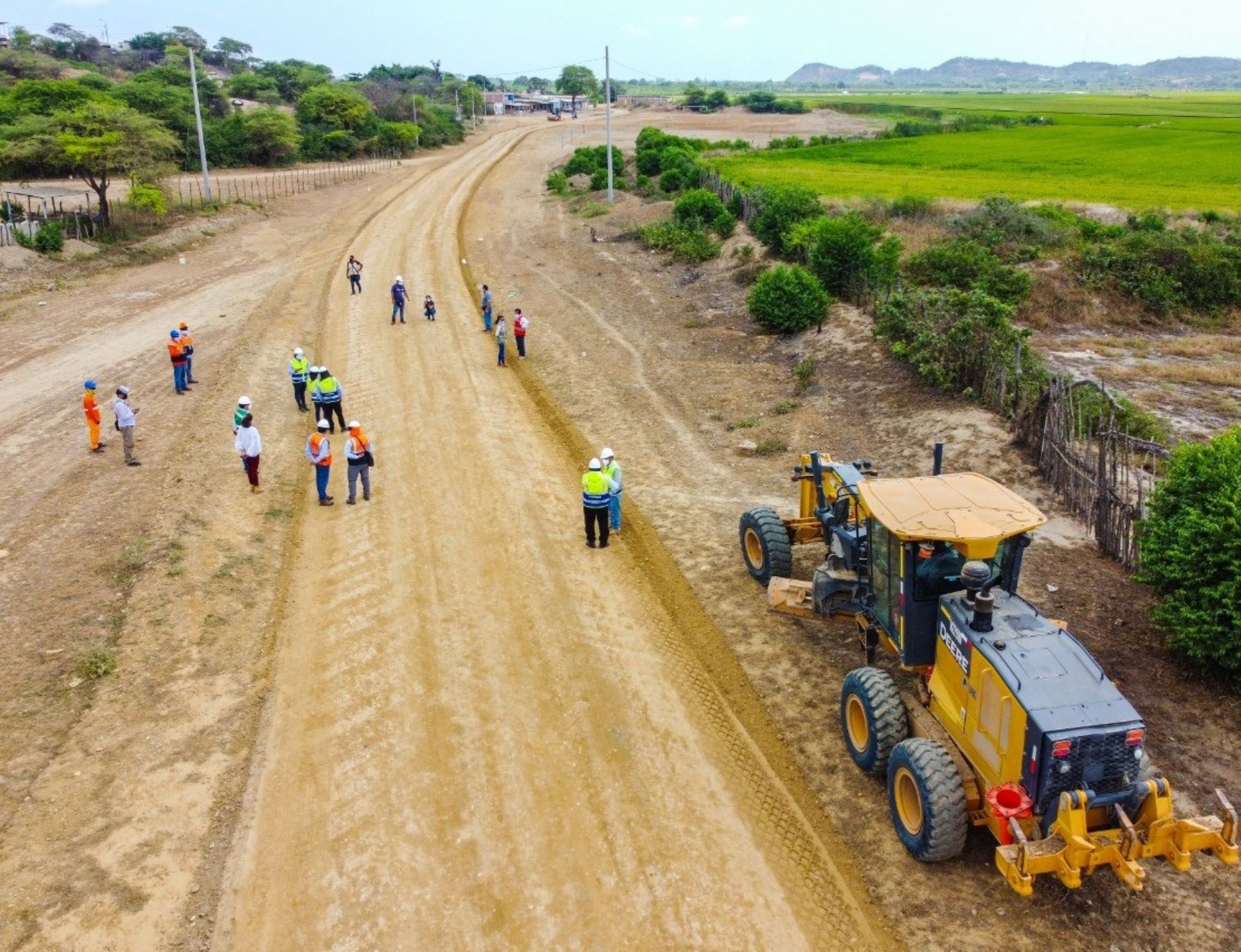 El titular del MTC, Eduardo González, asegura que Tumbes tendrá el 100 % de sus vías departamentales pavimentadas gracias a los trabajos que ejecuta el programa Prorregión.