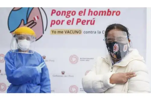 Las personas con síndrome de Down reciben la vacuna contra el covid-19 tienen una elevada prevalencia de cardiopatía congénita e hipertensión pulmonar, por lo que afrontan altos niveles de riesgo. ANDINA/ Minsa