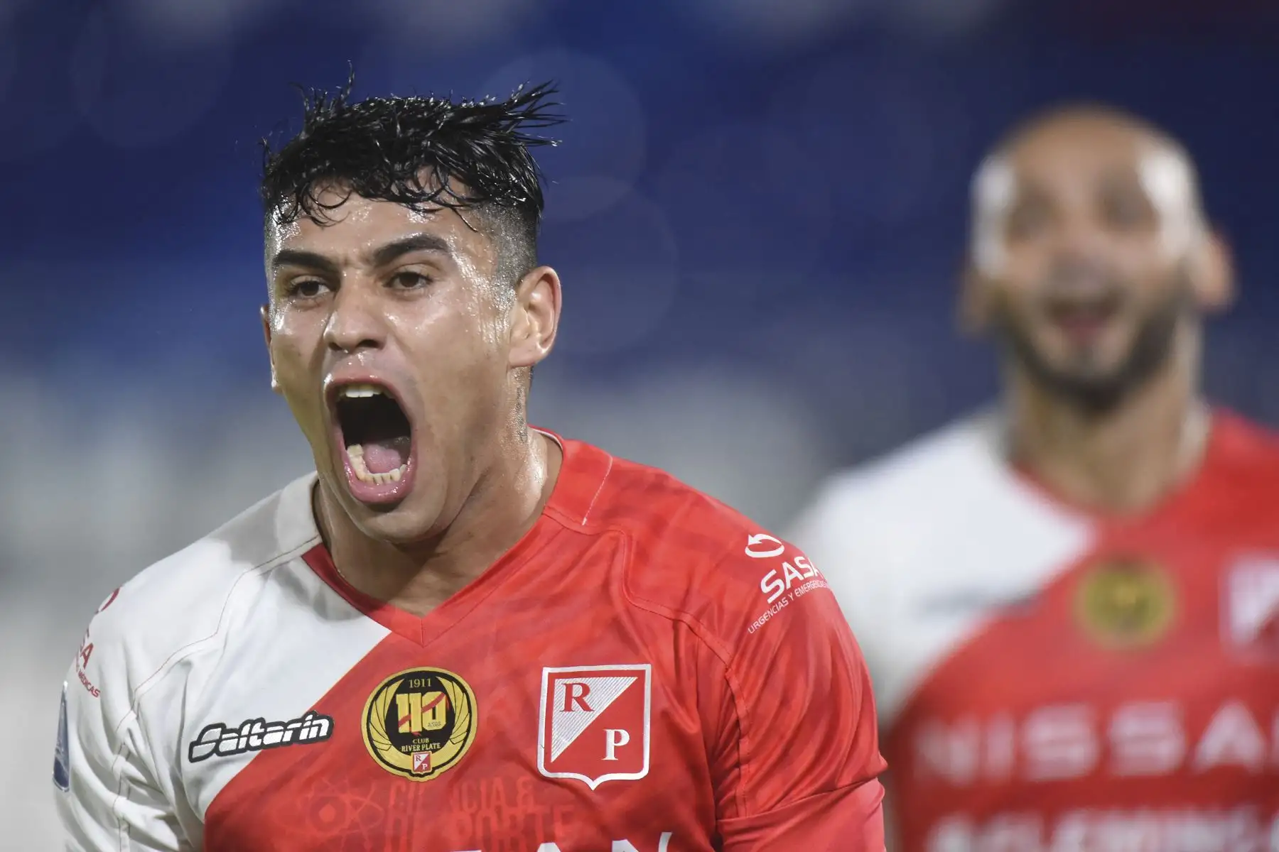 Marcelo González de River Plate de Paraguay celebra tras anotar contra el Sport Huancayo durante el partido de la fase de grupos de la Copa Sudamericana, en el estadio Defensores del Chaco en Asunción. Foto: AFP