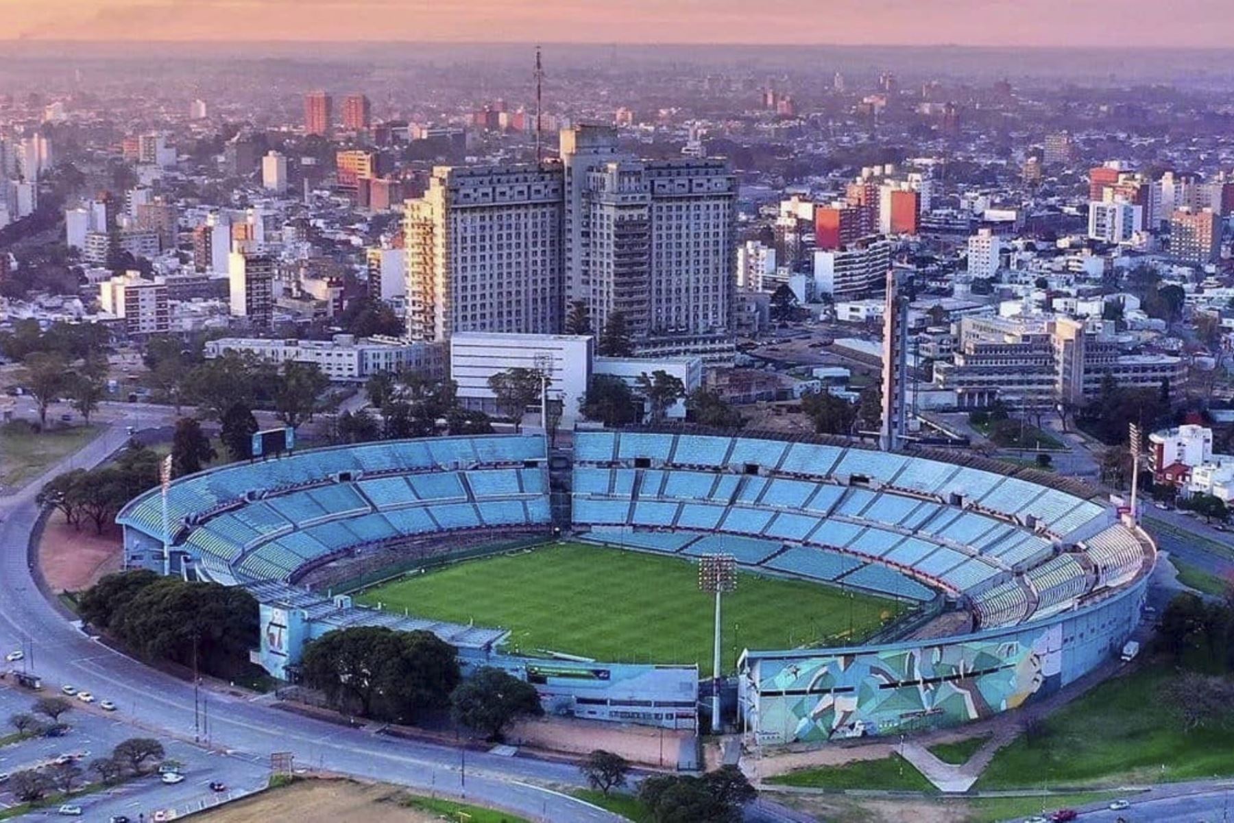 El estadio Centenario, sede de las finales de la Copa Sudamericana y copa Libertadores.