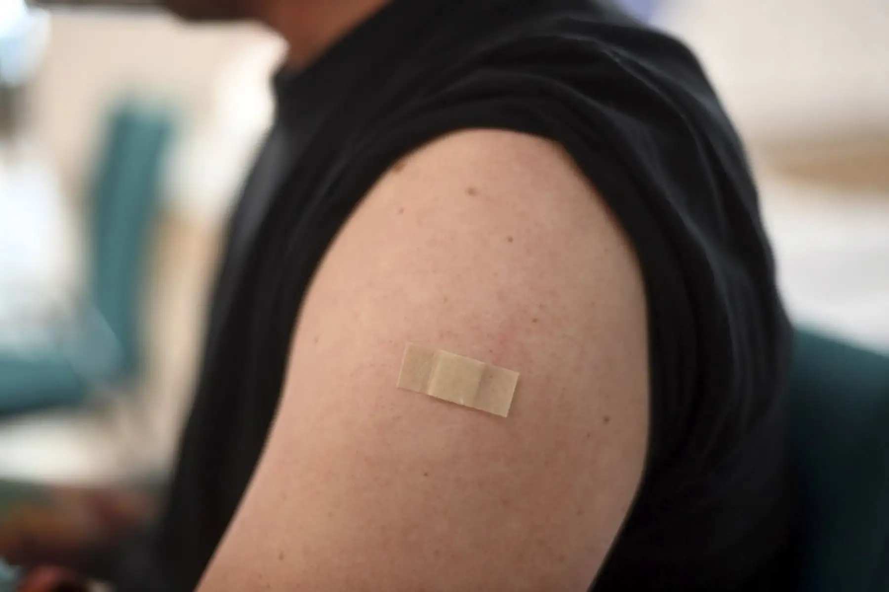 Alemania ha registrado una nueva marca de vacunaciones, con 1,35 millones de dosis en un día, informaron las autoridades sanitarias hoy, día en que además la incidencia semanal cayó por debajo de los 100 casos por 100.000 habitantes por primera vez en dos meses. Foto: AFP