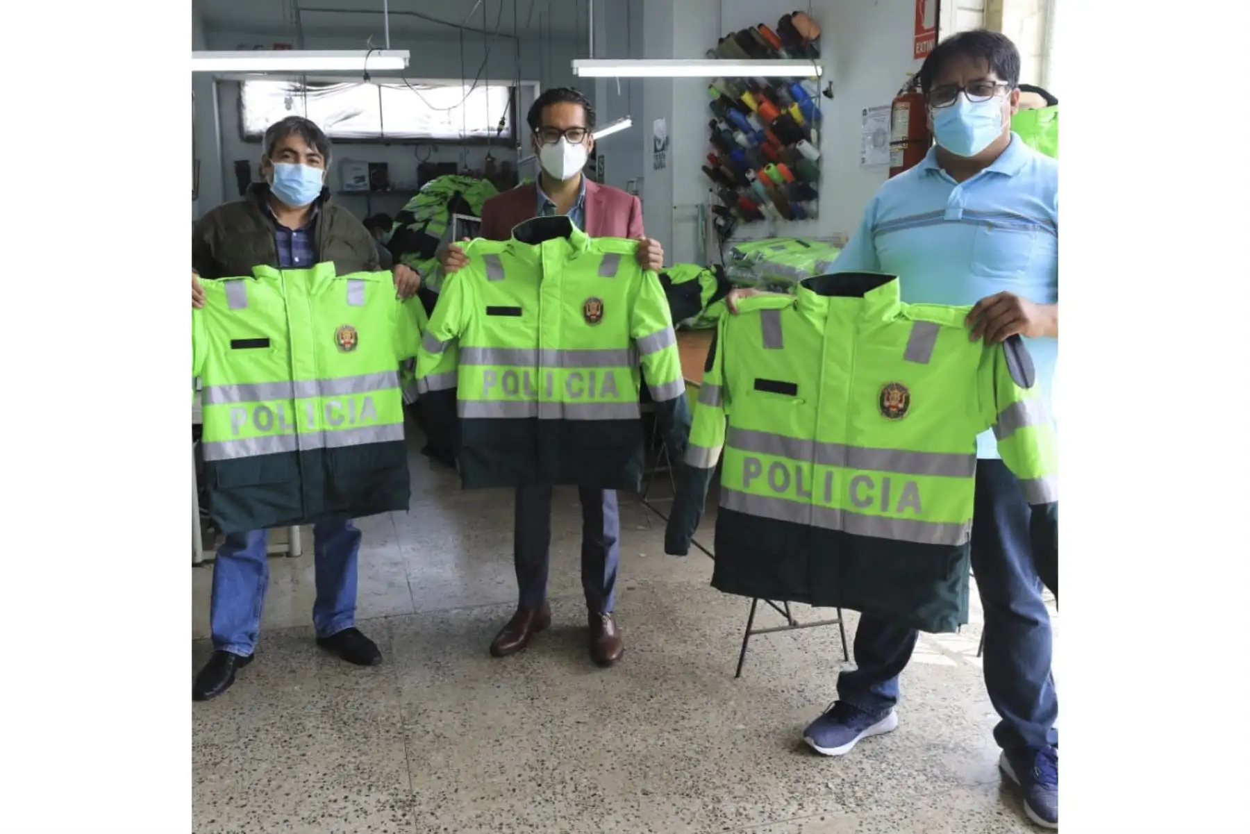 En el marco de la semana de la MYPE, el ministro de la Producción llega a Gamarra para conocer a Wilson Quispe, empresario cusqueño dedicado a la producción textil que participa en el programa "Compras a MyPerú", y que representa a las más de 2 millones de MYPE que impulsan la economía del país. Foto: Produce