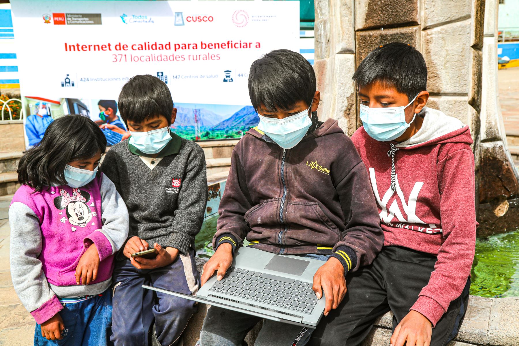 El MTC capacita en habilidades digitales a más de 25,000 ciudadanos de 22 localidades rurales de Cusco. Foto: ANDINA/difusión.
