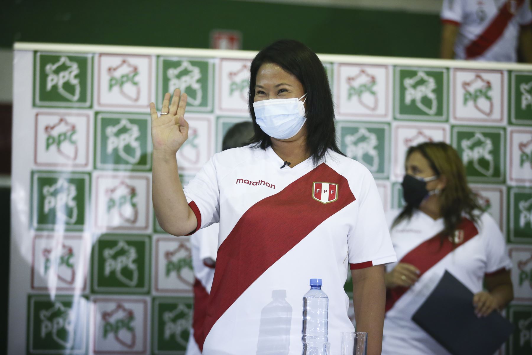 Keiko Fujimori dio declaraciones a la prensa tras visitar el local del PPC. ANDINA/Vidal Tarqui