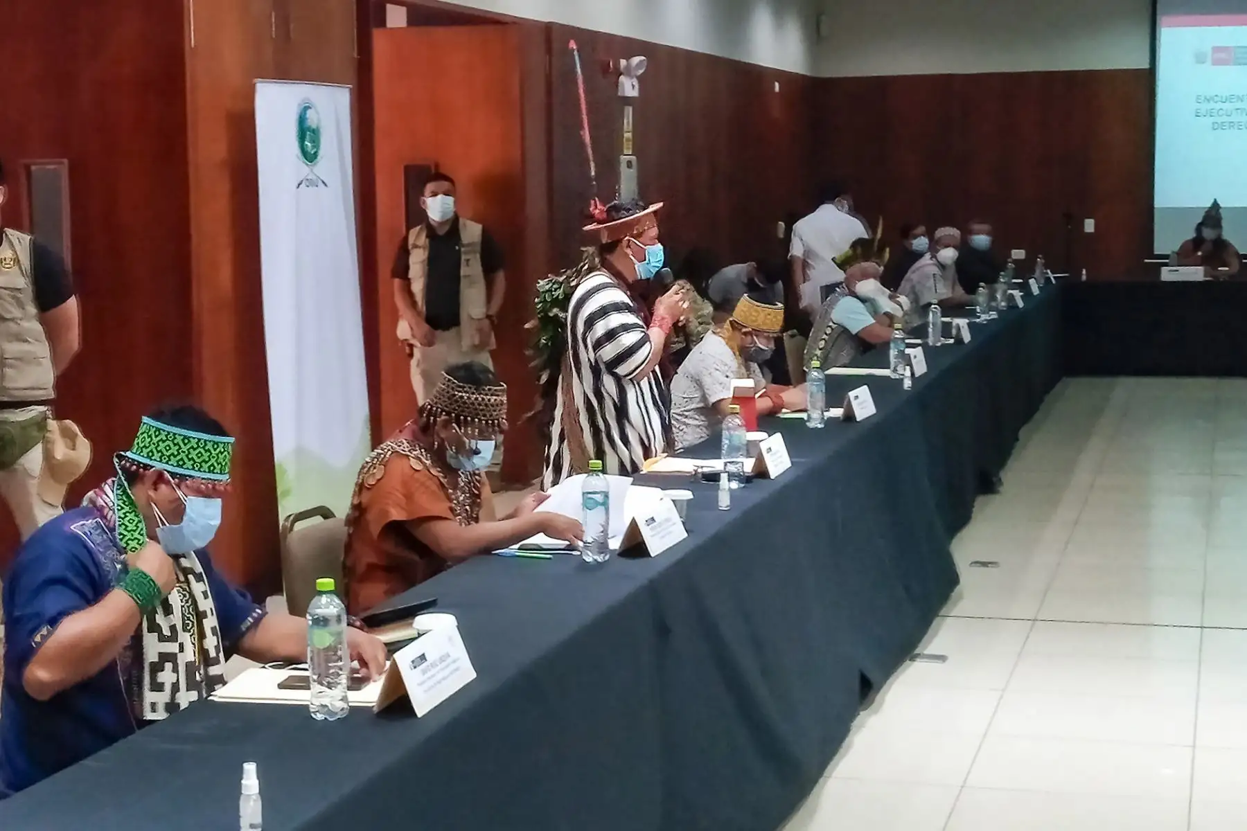 El ministro del Interior, José Elice, junto a titulares del Minjus, Minam y Mimp, participan con organizaciones indígenas en marco de la implementación del mecanismo intersectorial para la protección de las personas defensoras de DD.HH. Foto: ANDINA/Ministerio del Interior