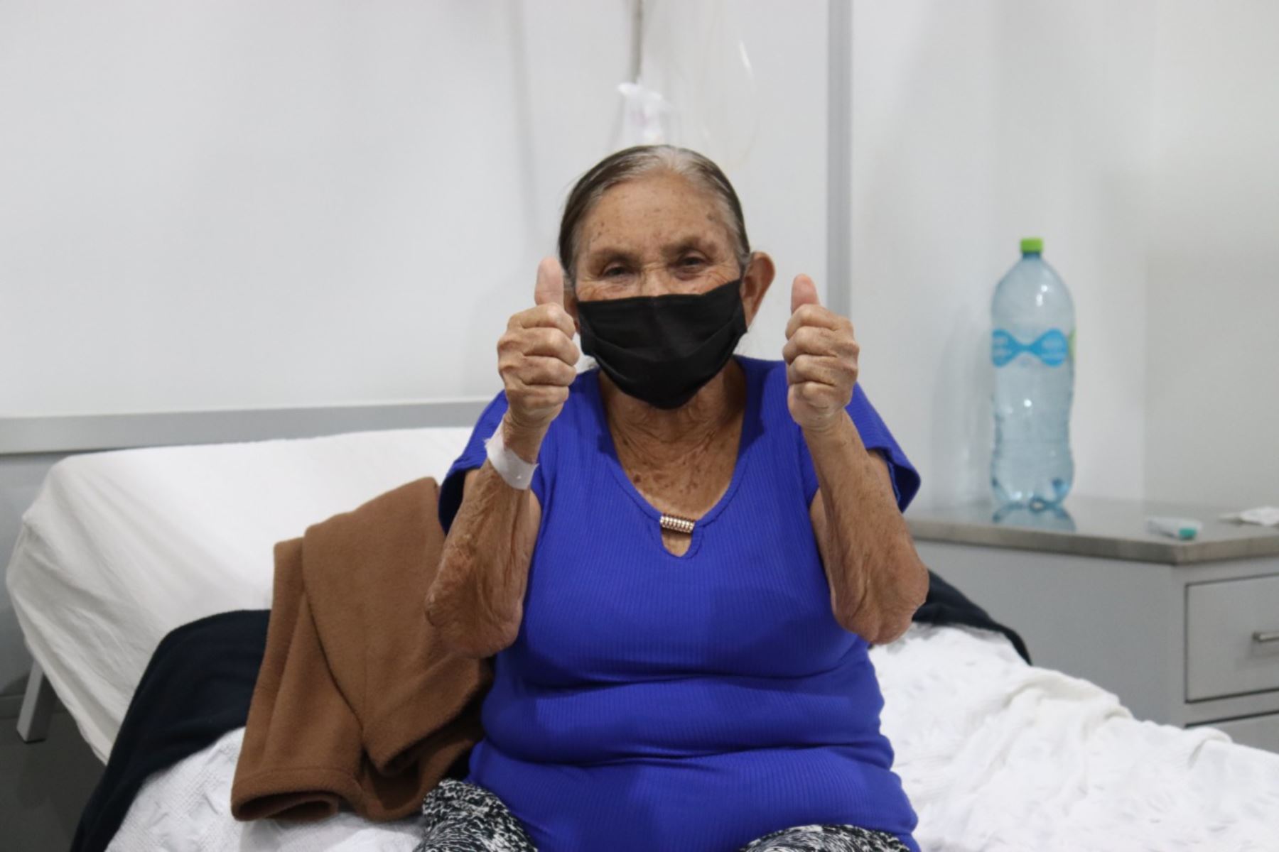 La abuelita jamás perdió el optimismo y logró vencer a la covid-19 en hospital de Chimbote. Foto: ANDINA/Difusión