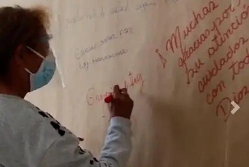 Adultos mayores vacunados contra el covid-19 en Tacna dejan mensajes de gratitud en “Mural de la esperanza”