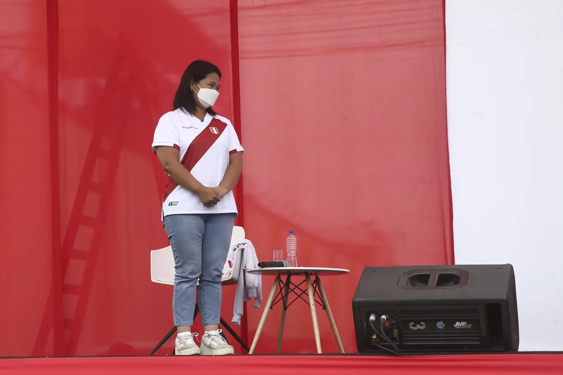 Candidata Keiko Fujimori brinda mitin a sus seguidores en exteriores del penal de mujeres de Chorrillos. 
Foto: ANDINA/Vidal Tarqui