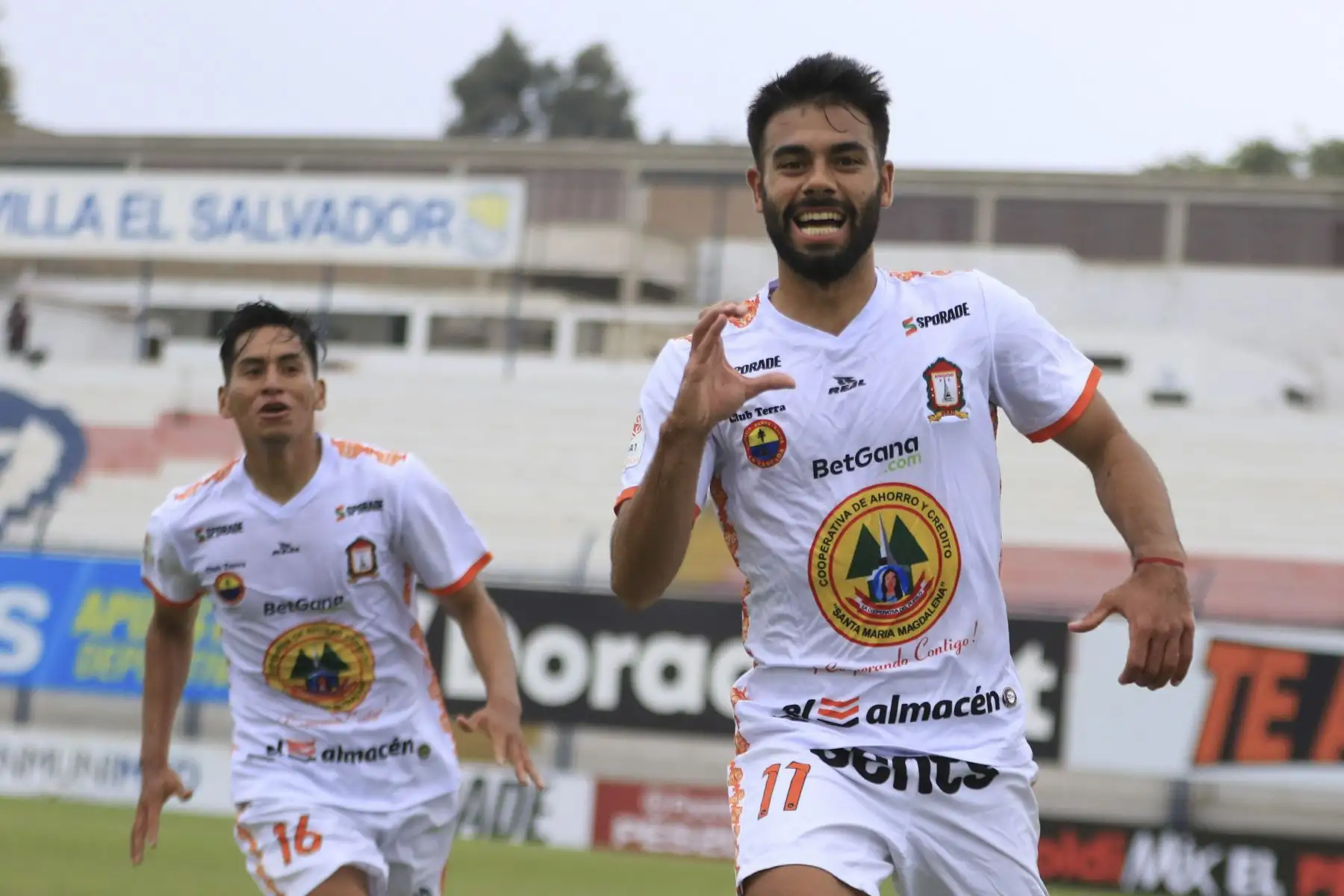 Universitario de Deportes empató 3 a 3 a Ayacucho FC con en un intenso partido jugado en el Estadio Iván Elías Moreno de Villa El Salvador, por la octava fecha del Torneo Apertura de la Liga 1 del fútbol peruano. Foto: Liga1