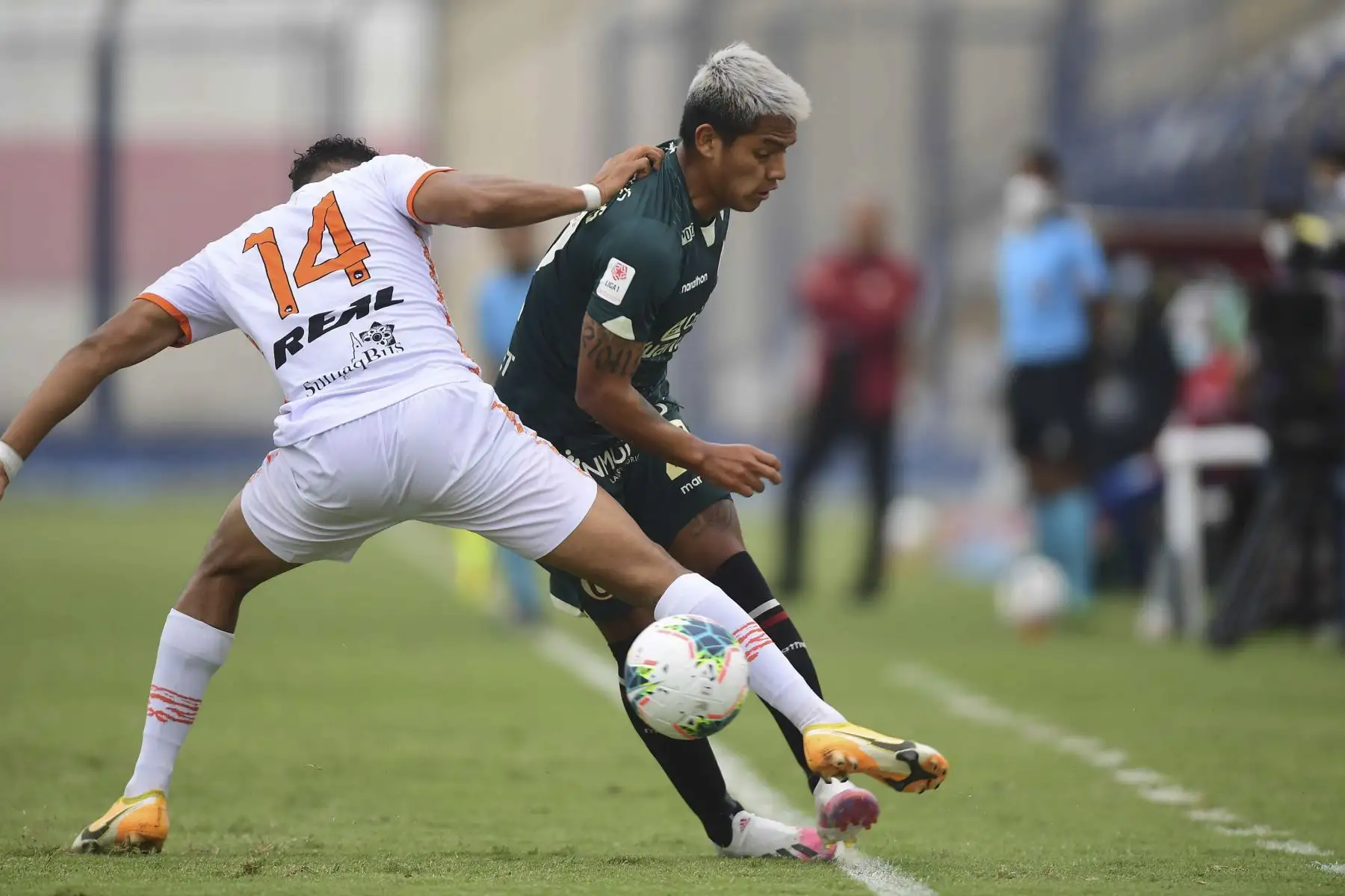 Universitario de Deportes empató 3 a 3 a Ayacucho FC con en un intenso partido jugado en el Estadio Iván Elías Moreno de Villa El Salvador, por la octava fecha del Torneo Apertura de la Liga 1 del fútbol peruano. Foto: Liga1