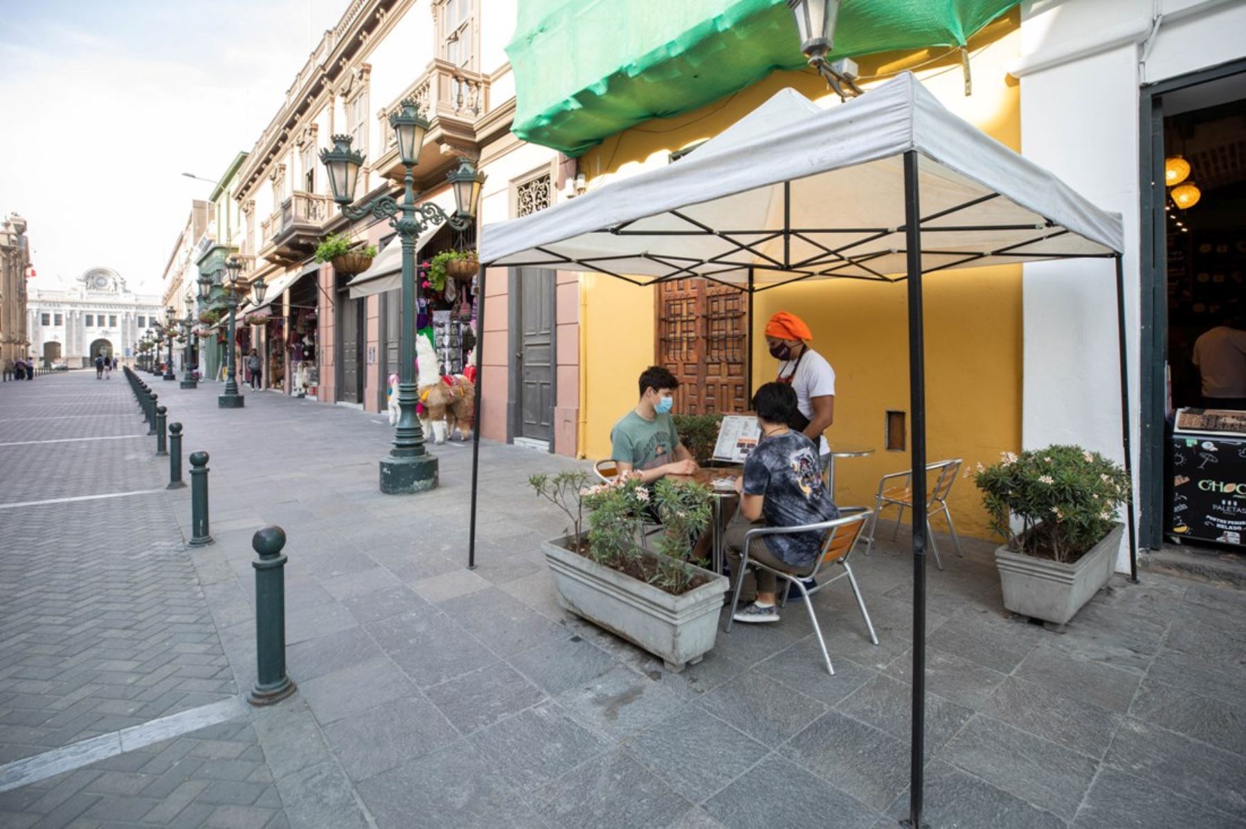 Con protocolos de bioseguridad, las terrazas gastronómicas impulsan la reactivación del sector restaurantes. ANDINA/Difusión