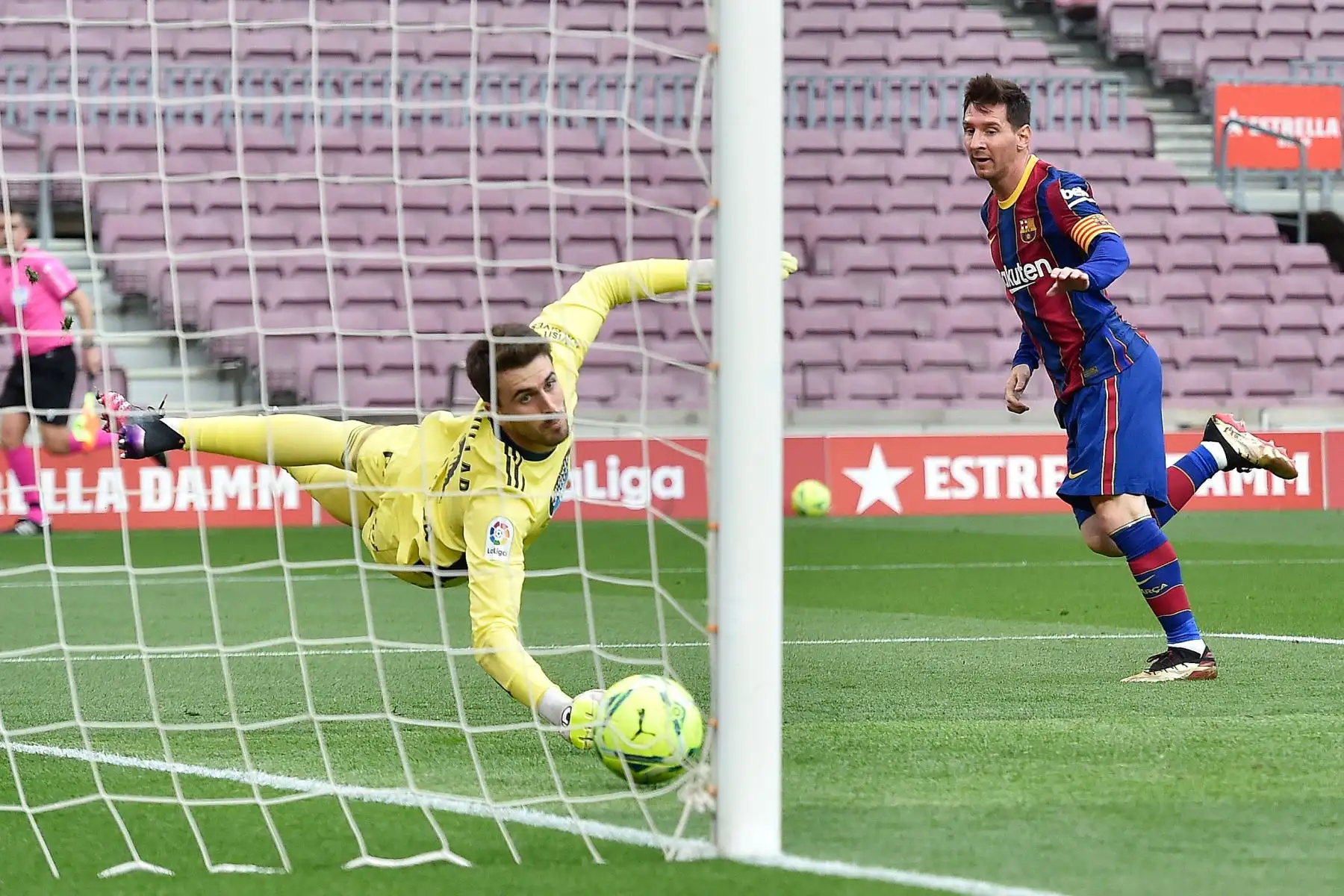 El delantero argentino convirtió ante el Celta de Vigo durante una de sus temporadas con el Barcelona, institución en la que desarrolló la mayor parte de su carrera y obtuvo cuatro Ligas de Campeones. Foto: ANDINA/Archivo.