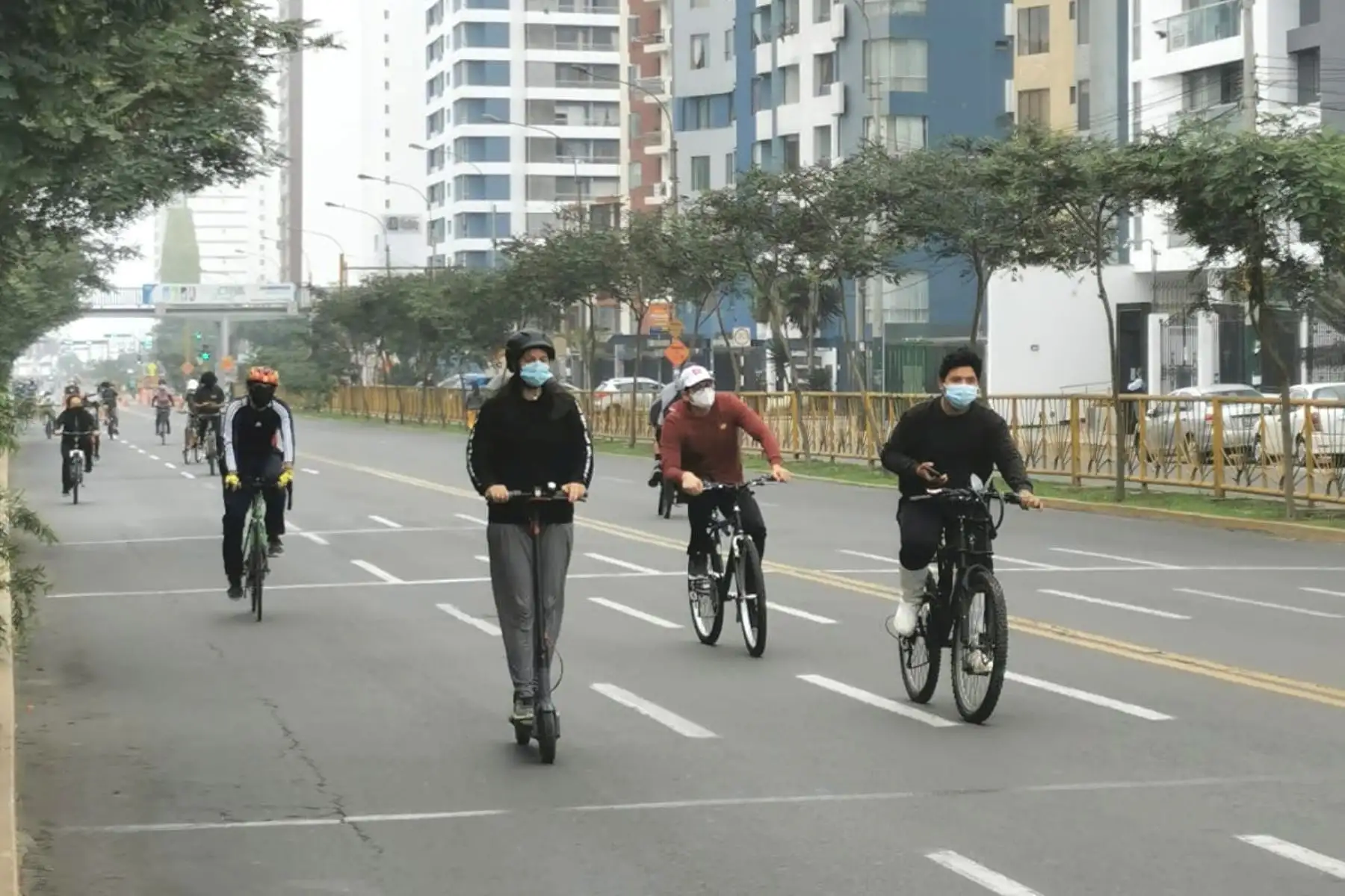Magdalena: av. Brasil volvió a ser usado por ciclistas y peatones como corredor recreativo. foto: ANDINA/Difusión.