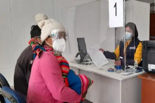 Para realizar el trámite es indispensable portar una fotografía del bebé en tamaño pasaporte y el Acta de Nacimiento.