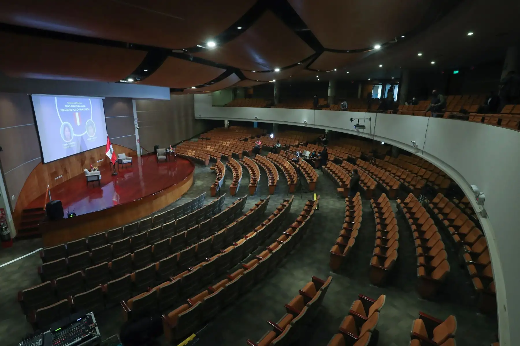 Candidatos a la presidencia de Perú Libre, Pedro Castillo, y de Fuerza Popular, Keiko Fujimori, asumirán el compromiso de cumplir con los 12 puntos expuestos en la Proclama Ciudadana - Juramento por la Democracia. En el auditorio del Colegio Médico del Perú. Foto: ANDINA/Carla Patiño