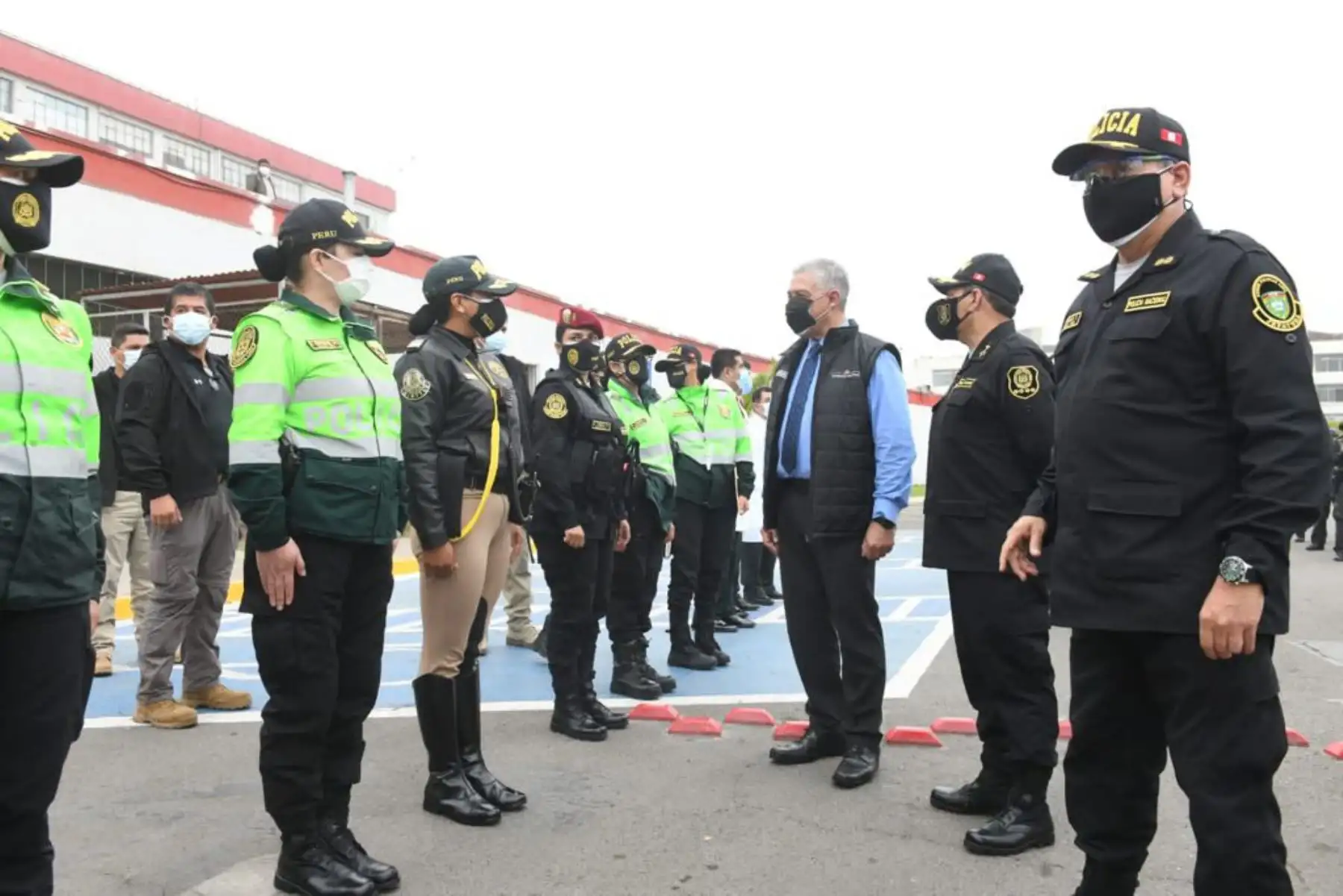 El ministro de Interior, José Elice, indica que este año se tiene prevista una inversión de 293 millones 907 mil soles que contempla la adquisición de vehículos antimotines, ambulancias, armas por reposición y el mejoramiento de las condiciones operativas de la Policía Aérea
Foto:ANDINA/MininterPeru