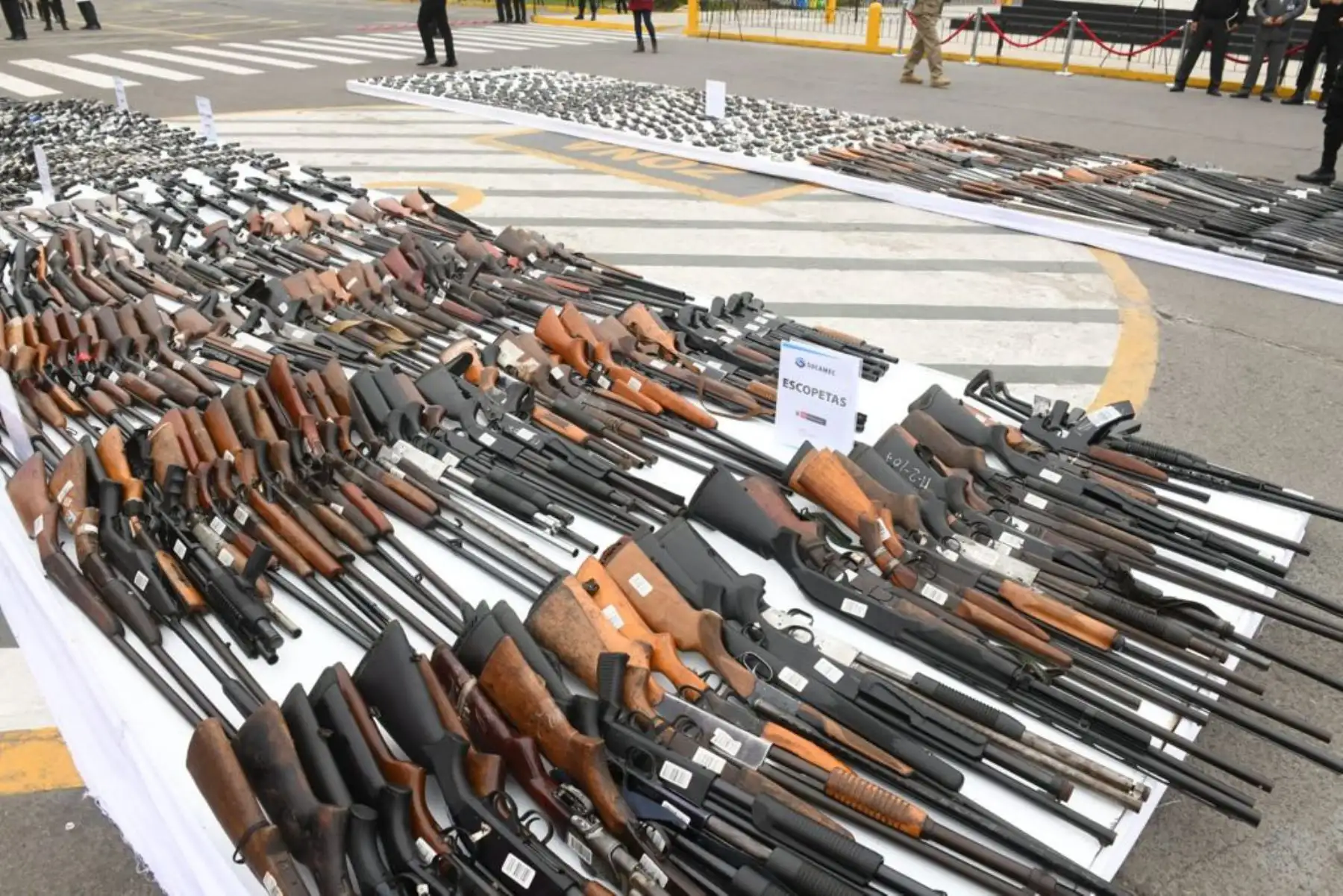 El ministro de Interior, José Elice, indica que este año se tiene prevista una inversión de 293 millones 907 mil soles que contempla la adquisición de vehículos antimotines, ambulancias, armas por reposición y el mejoramiento de las condiciones operativas de la Policía Aérea. Foto: ANDINA/MininterPeru