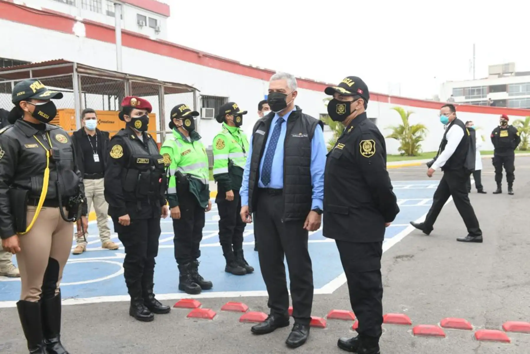 El ministro de Interior, José Elice, indica que este año se tiene prevista una inversión de 293 millones 907 mil soles que contempla la adquisición de vehículos antimotines, ambulancias, armas por reposición y el mejoramiento de las condiciones operativas de la Policía Aérea
Foto:ANDINA/MininterPeru